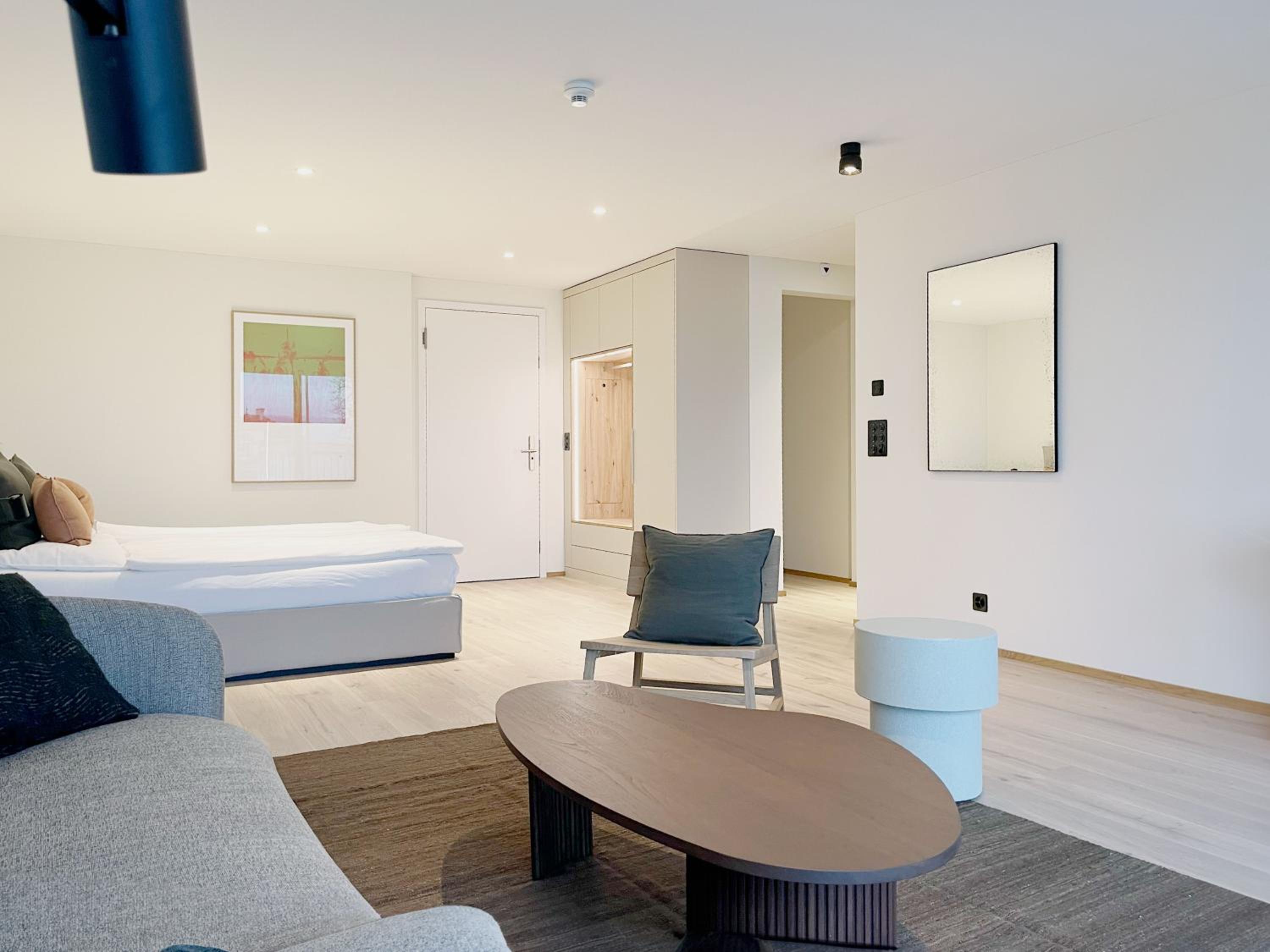 One-Bedroom Apartment with Balcony photo 2