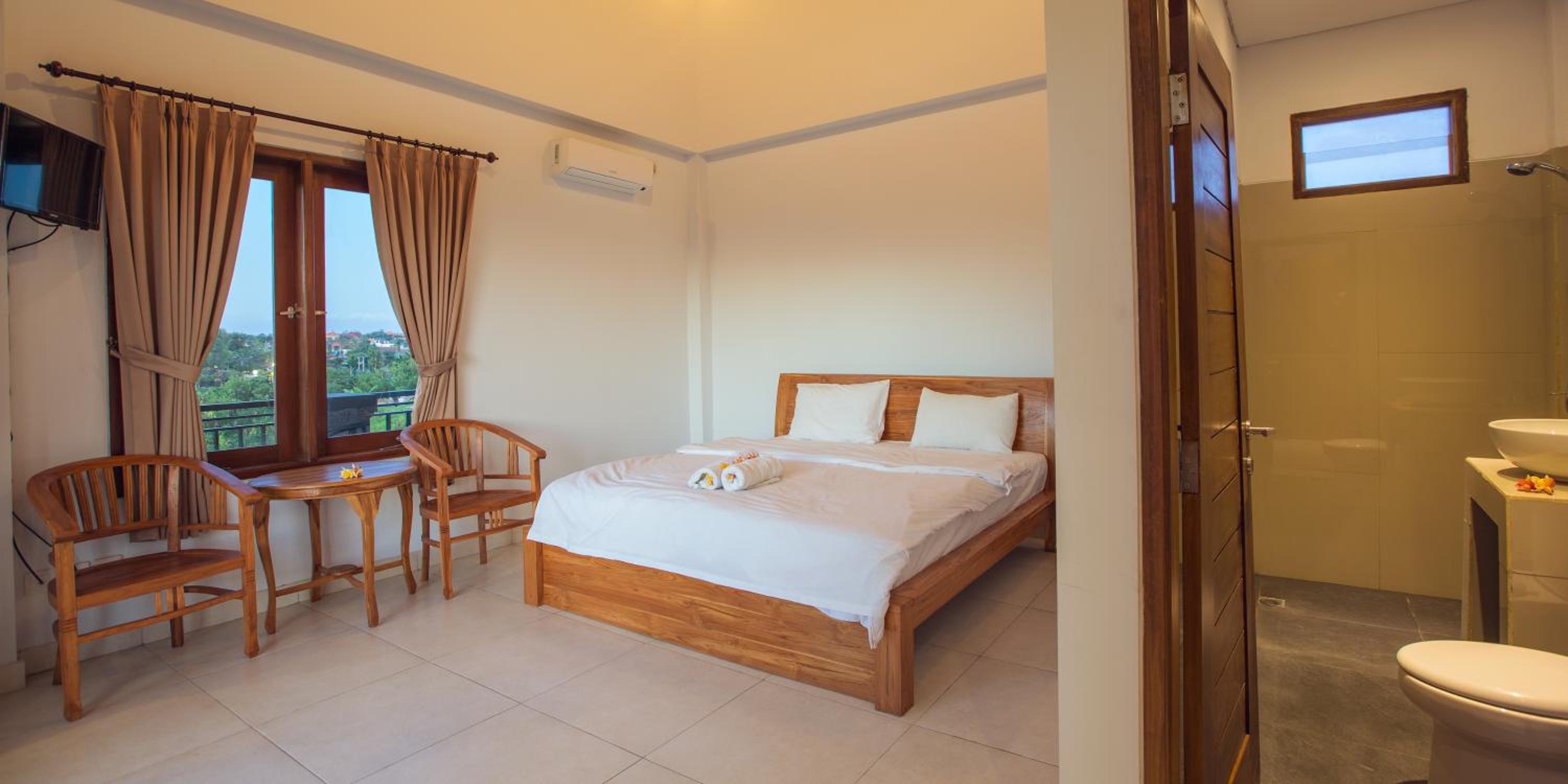 Deluxe Double Room with Balcony - Photo 10