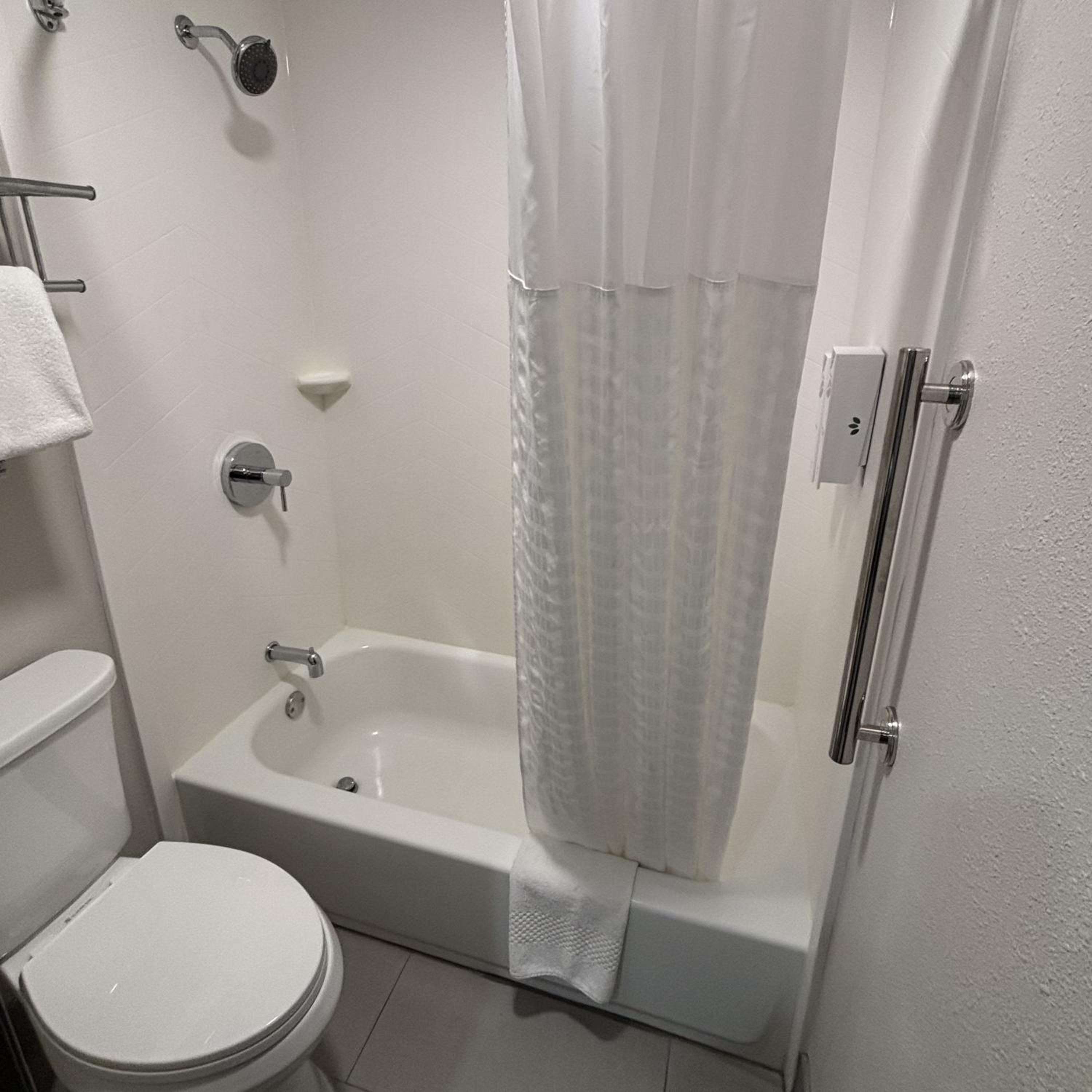 Deluxe Room with Two Queen Beds Non-Smoking - Photo 5