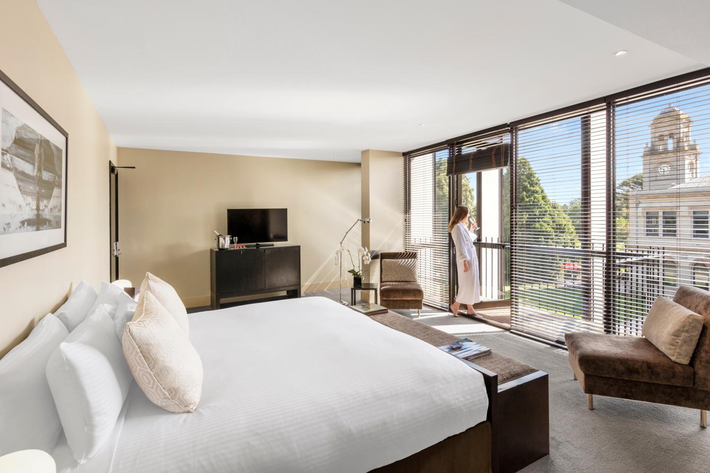 Junior Suite - King Bed - Includes Breakfast, Historic Werribee Mansion Tour and Parking - Photo 1