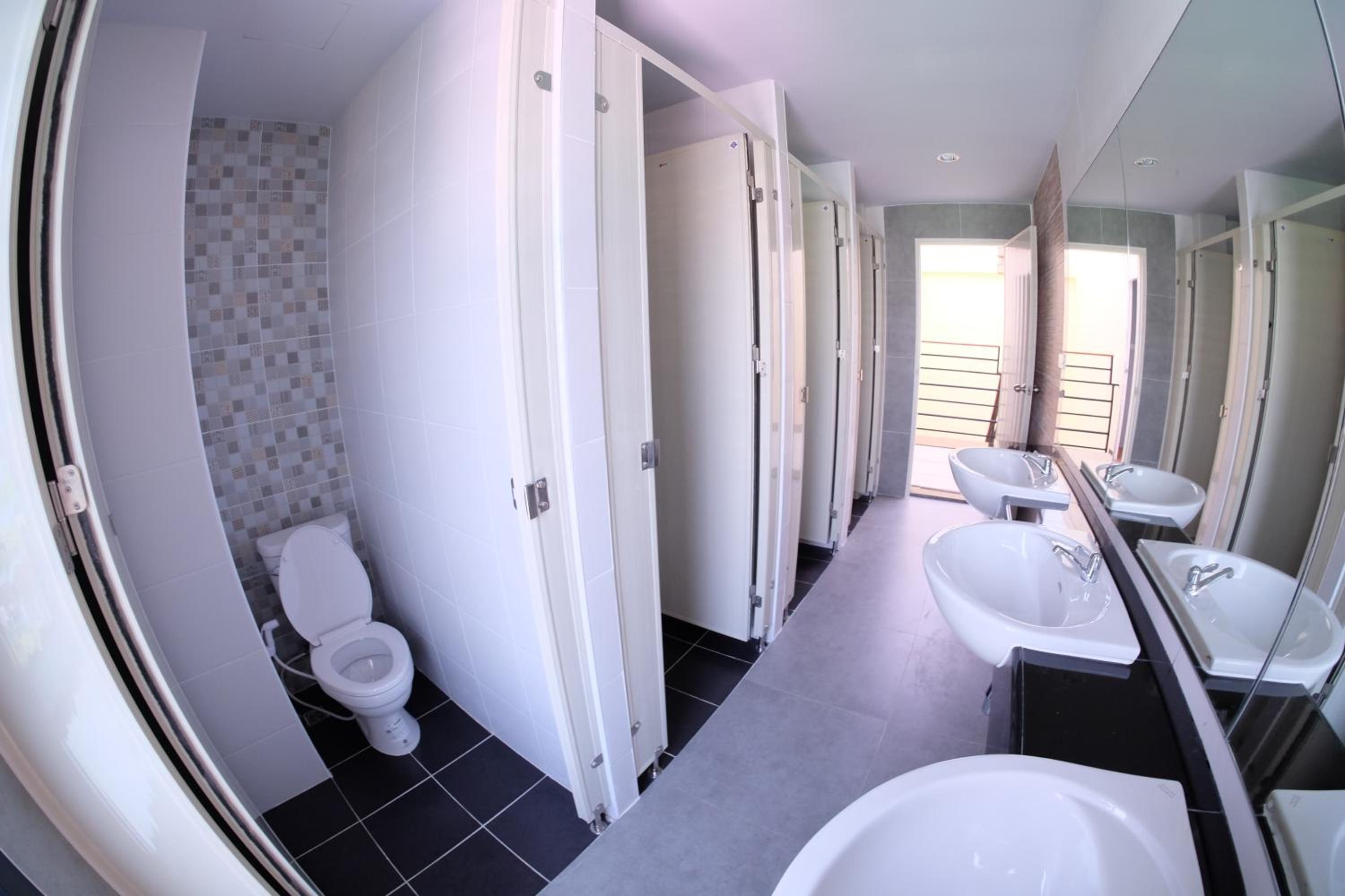 Family Room (6 Adults) with Shared Bathroom photo 2