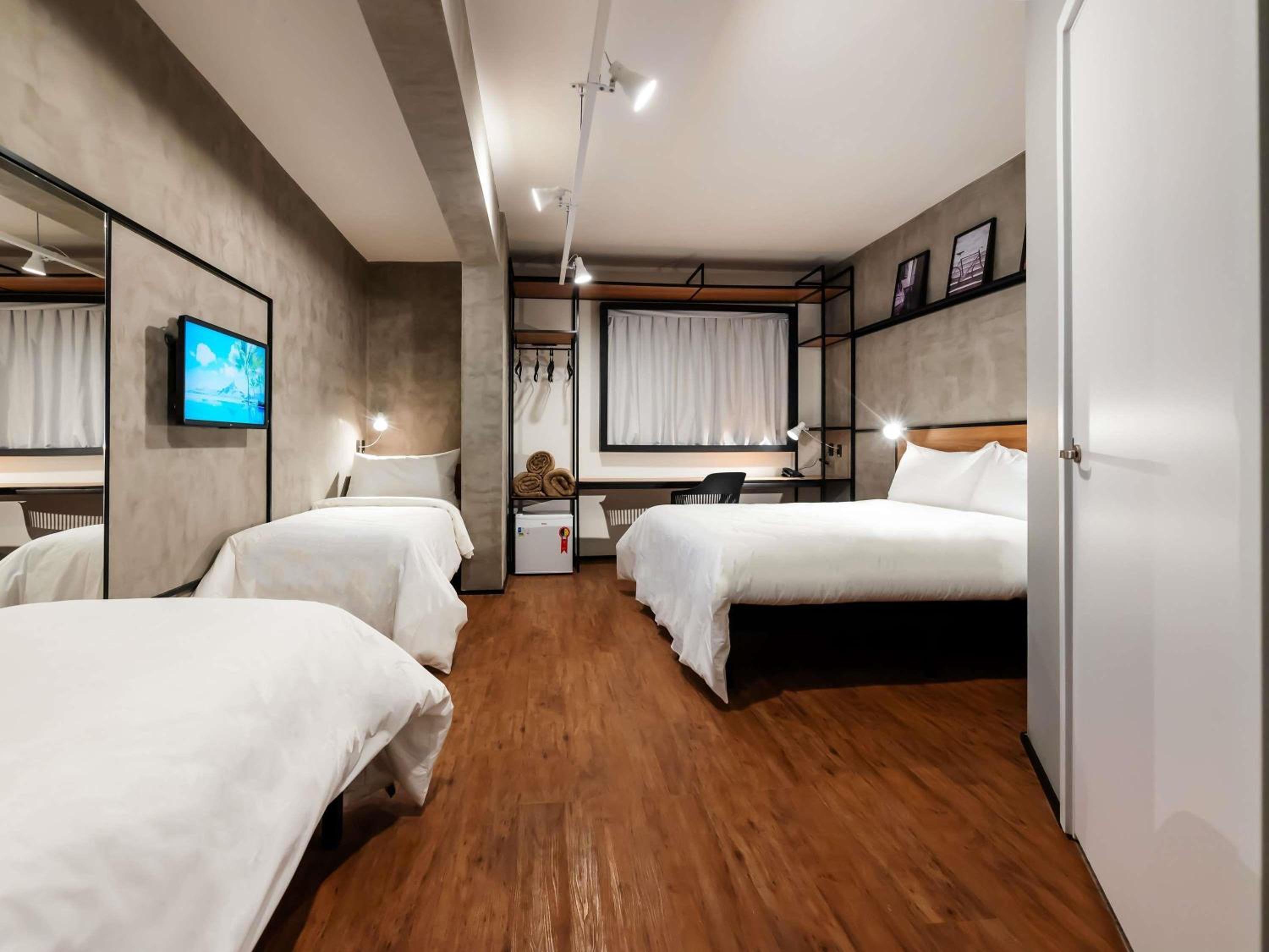 Apartment with One Double Bed and Two Single Beds photo 2