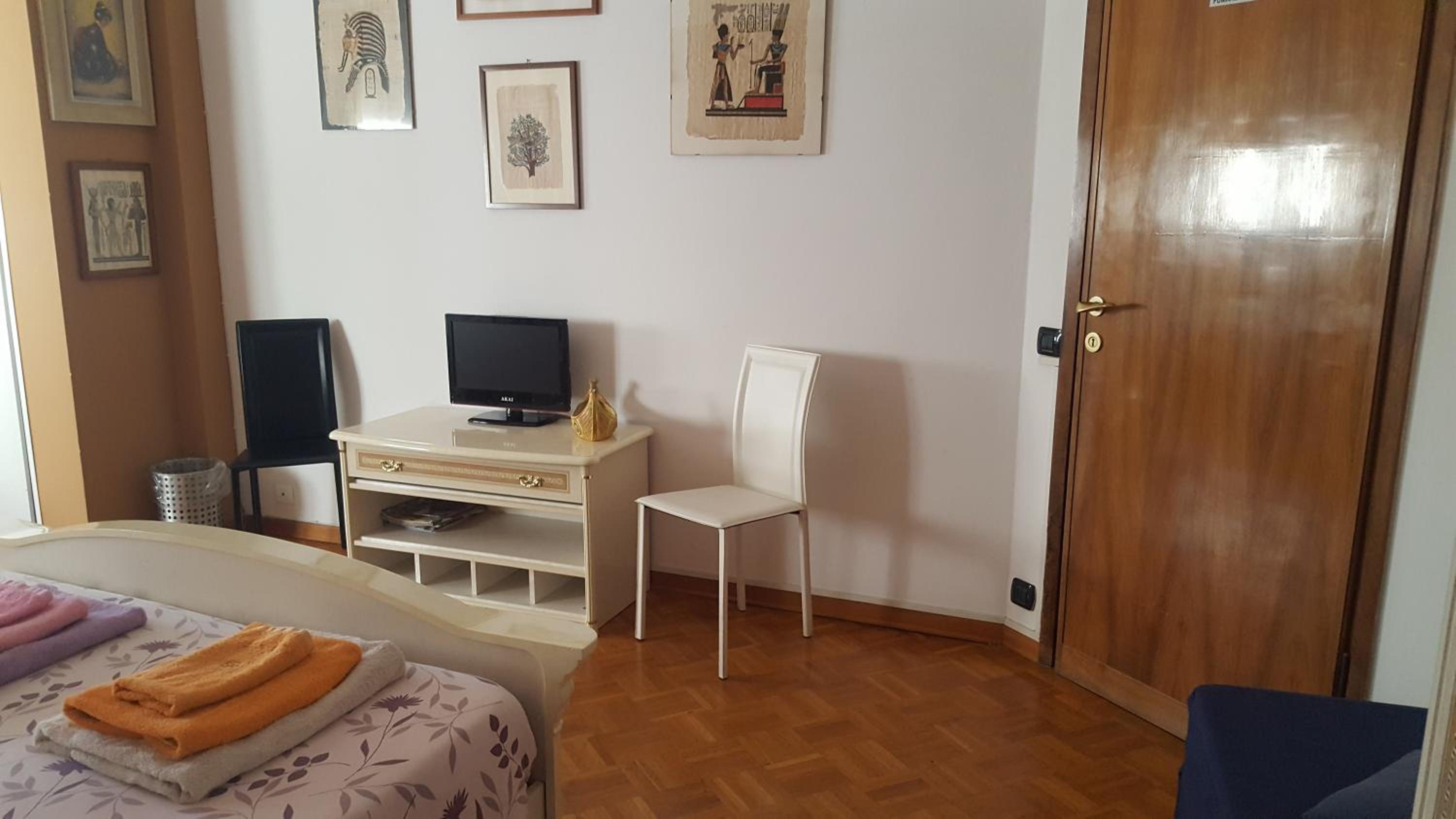 Double Room - Photo 18