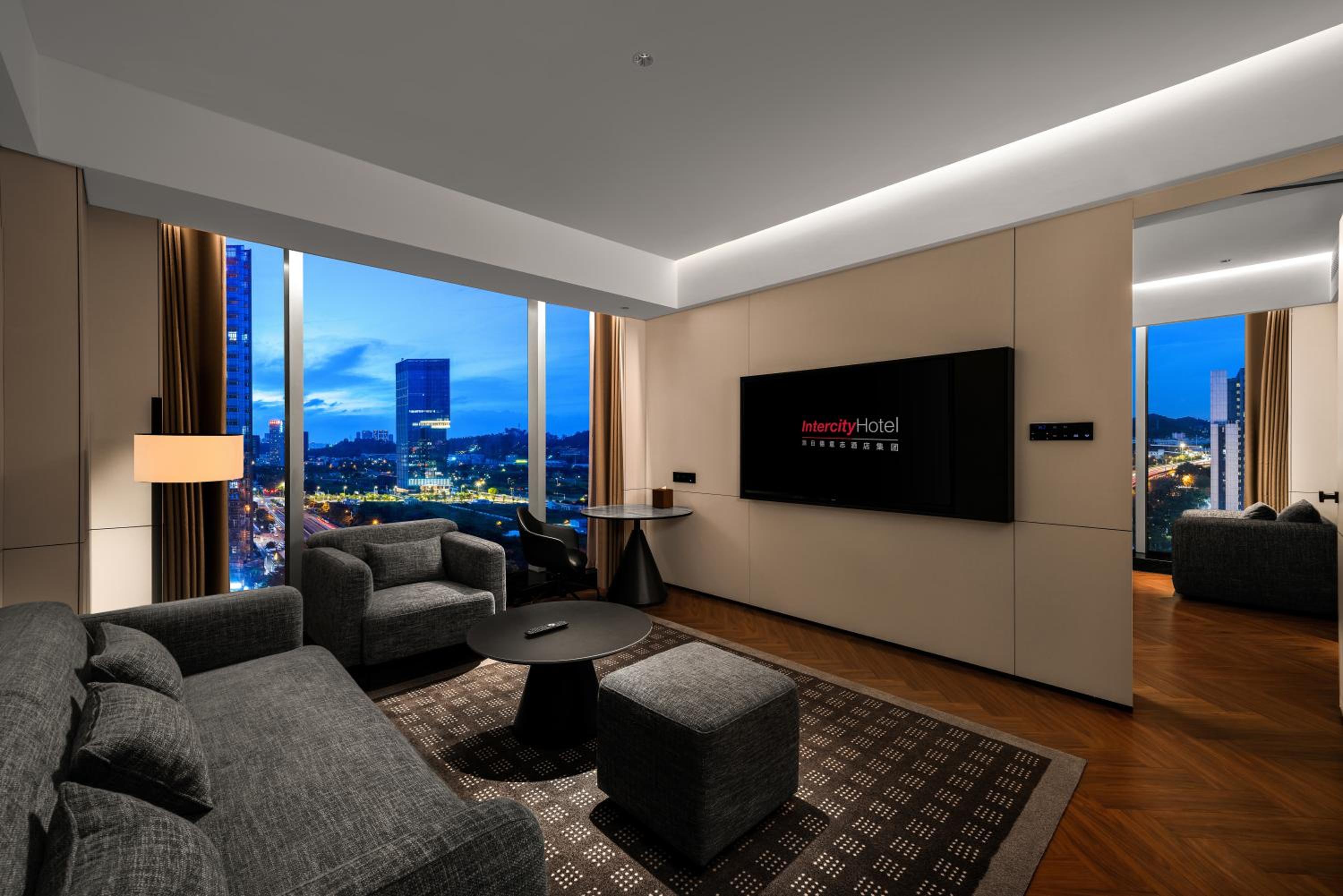One-Bedroom Suite photo 1