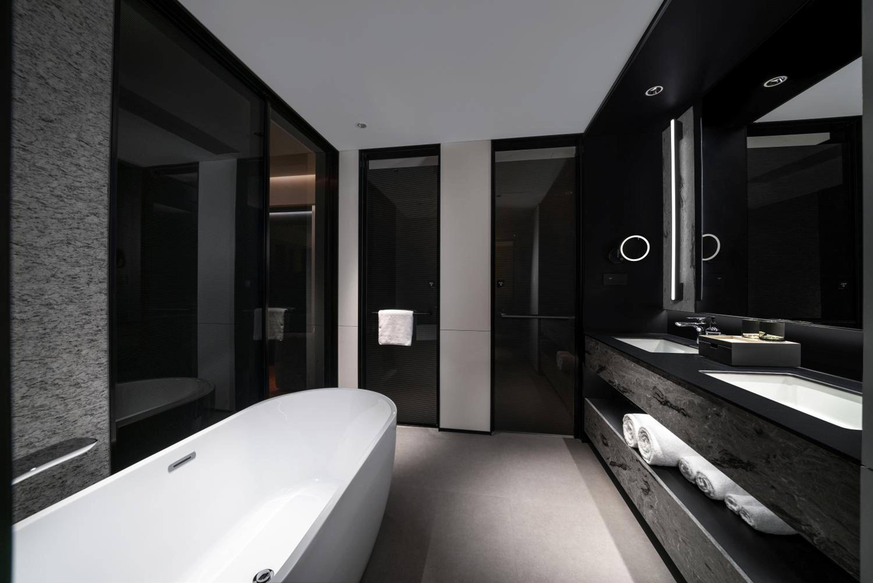 One-Bedroom Suite photo 3