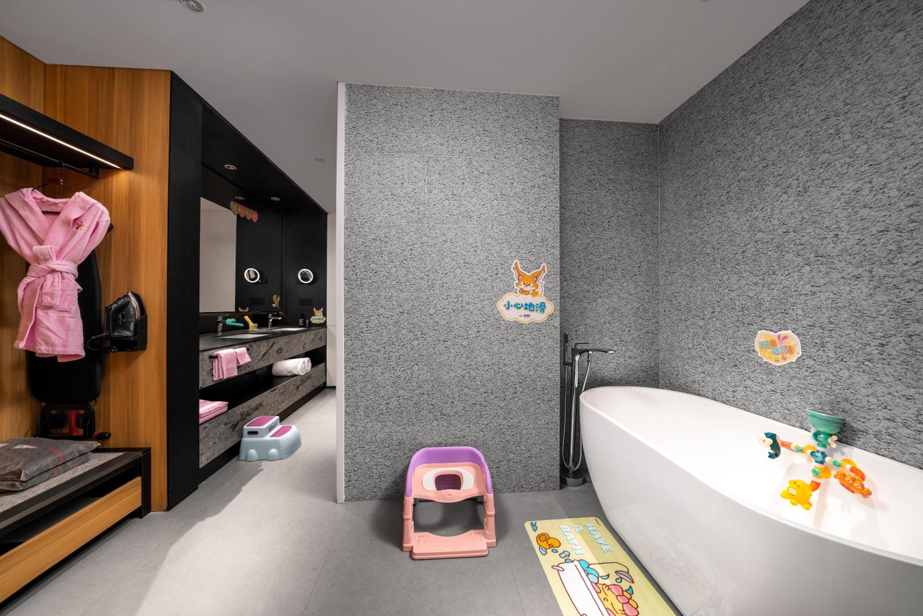 Triple Room with Bath photo 3