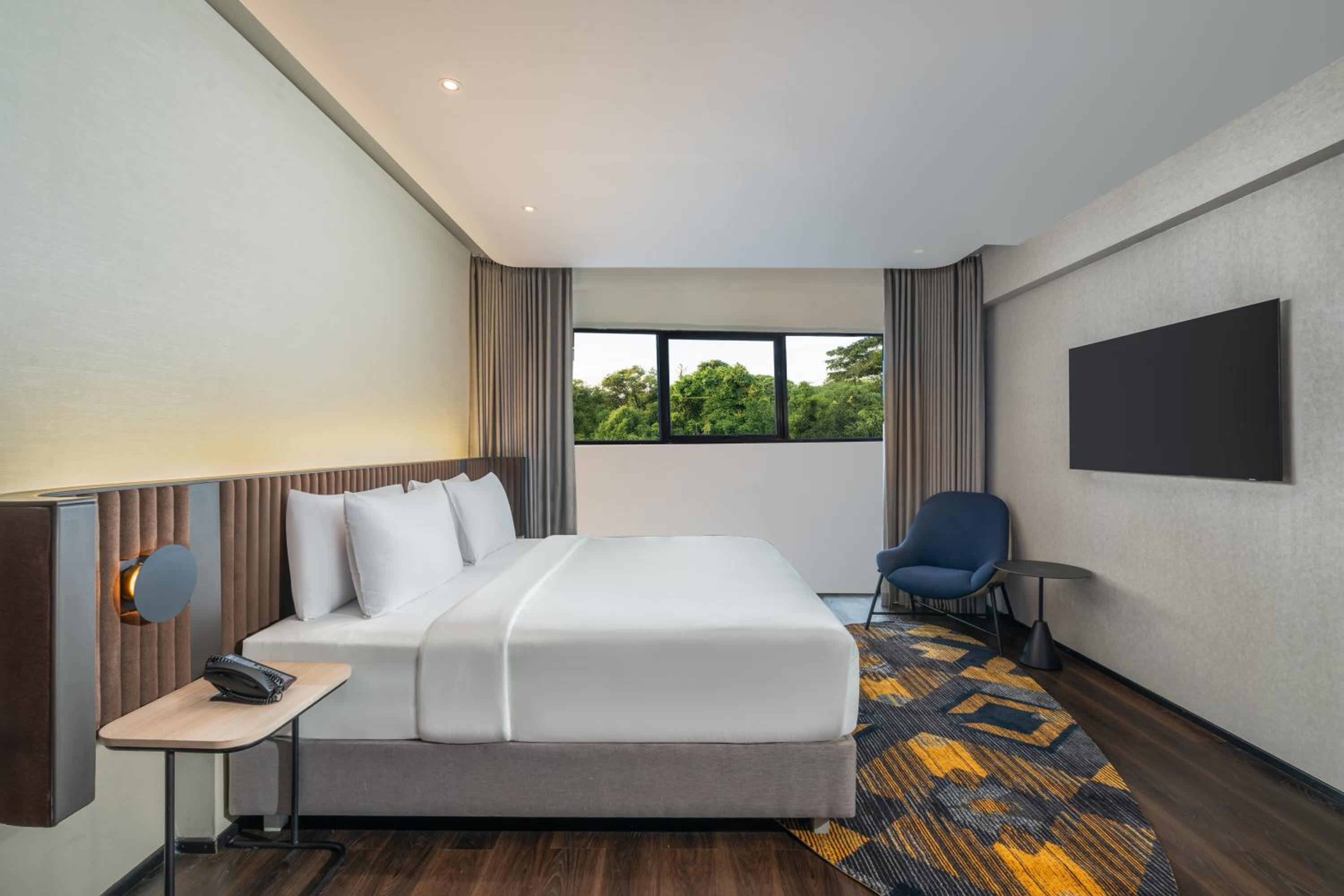 Double Suite with Sofa Bed and City View