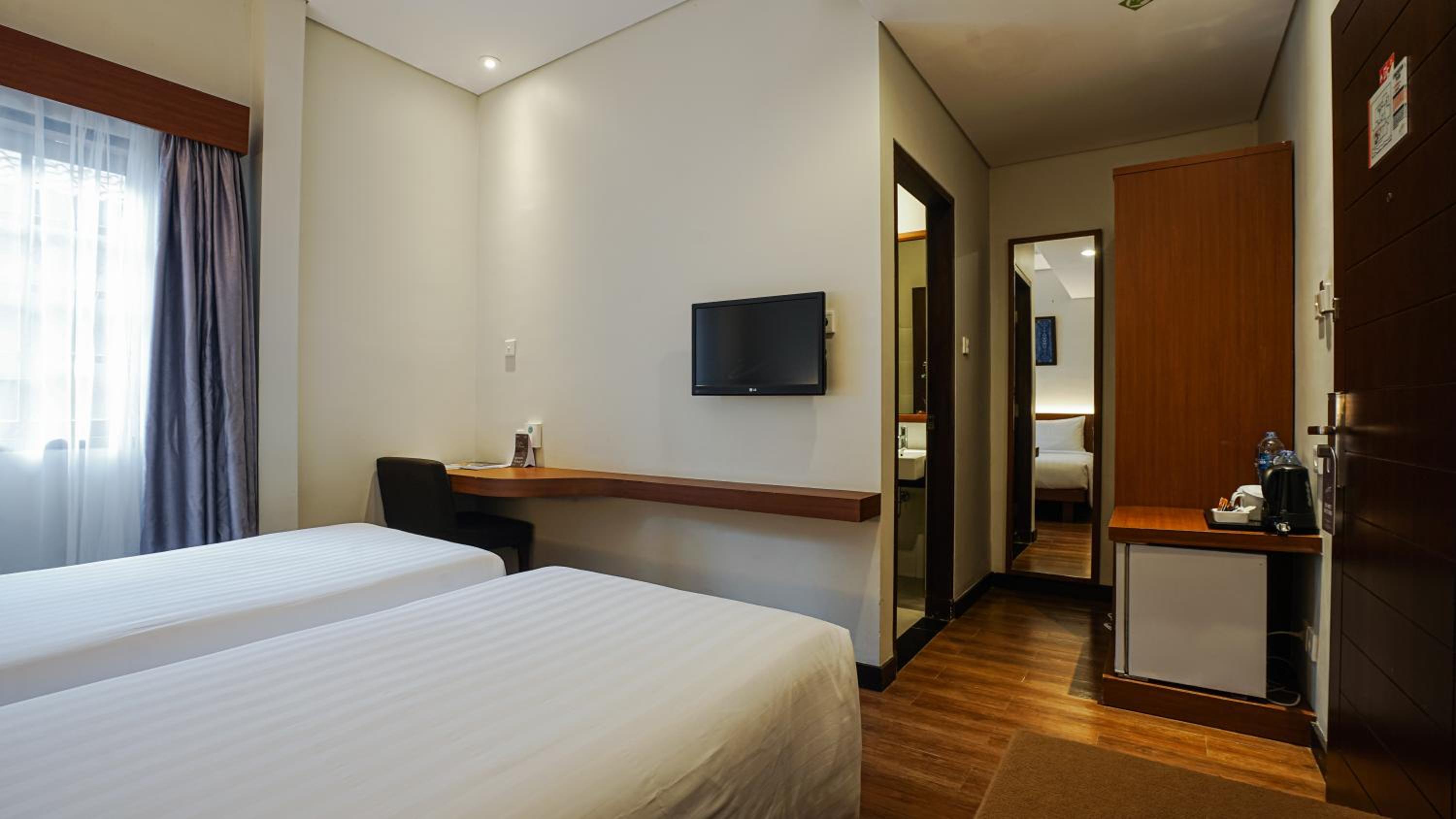 Standard Twin Room - Photo 2