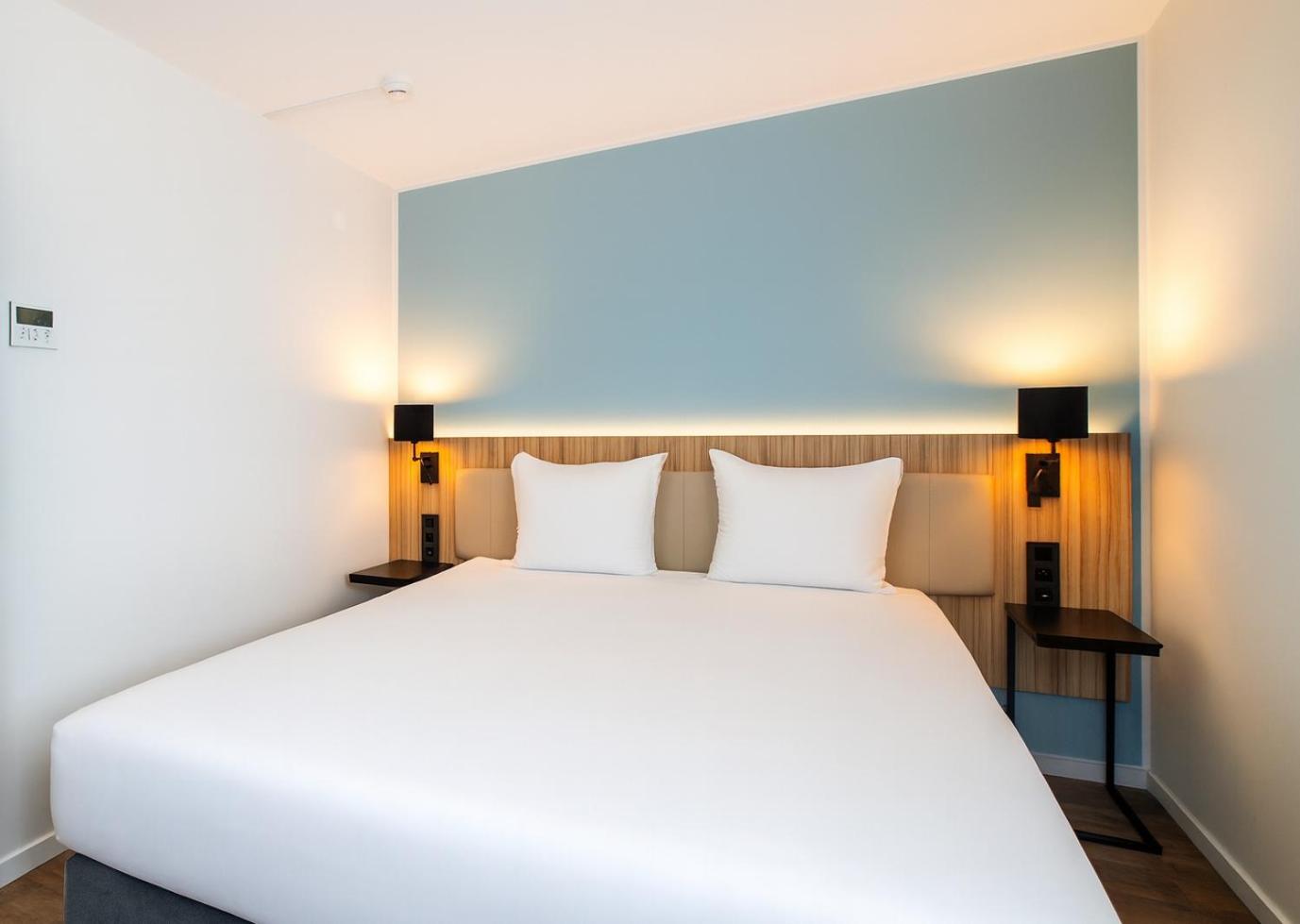 Standard Double Room with King Bed - Photo 1