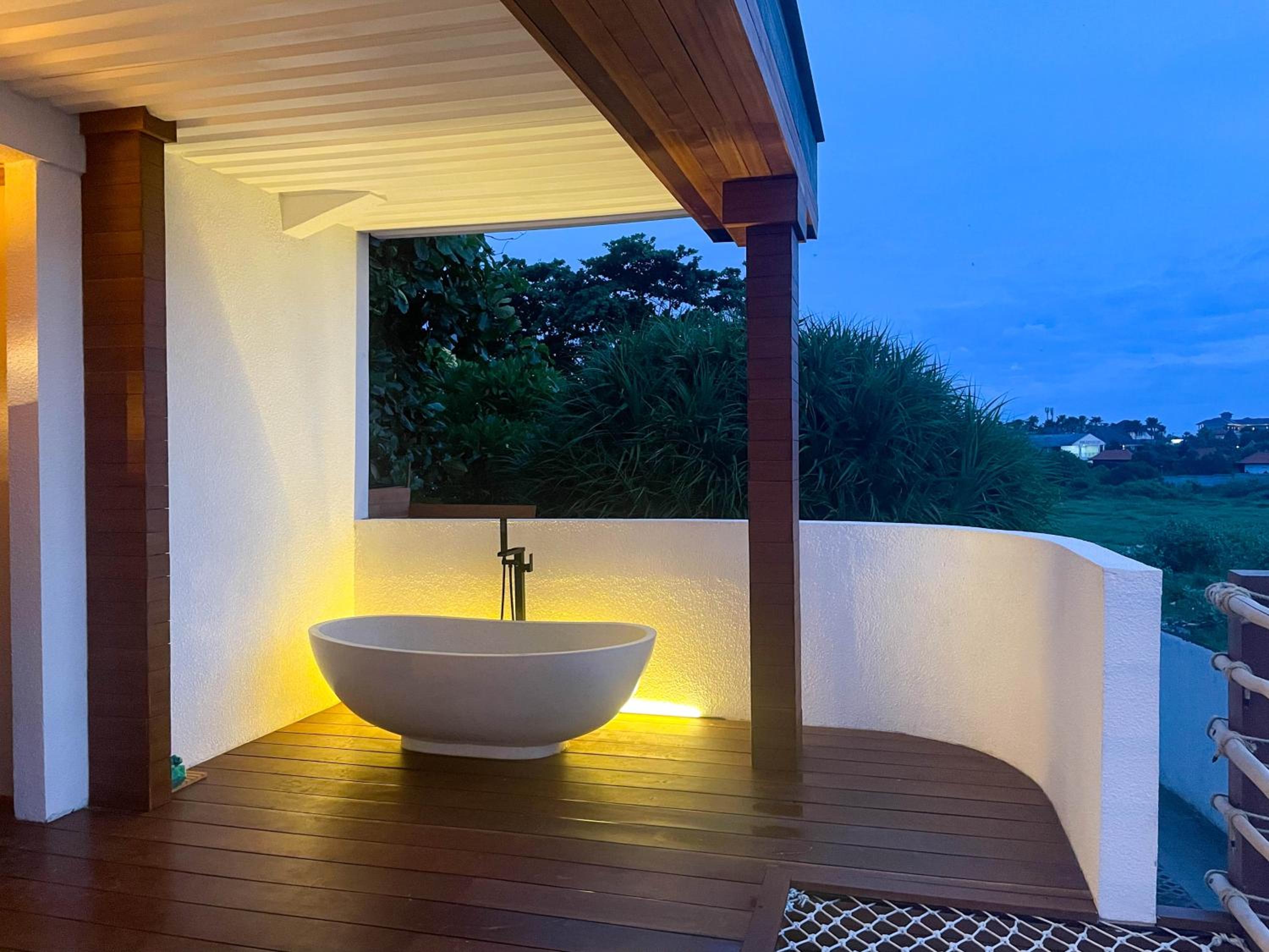 Deluxe King Suite