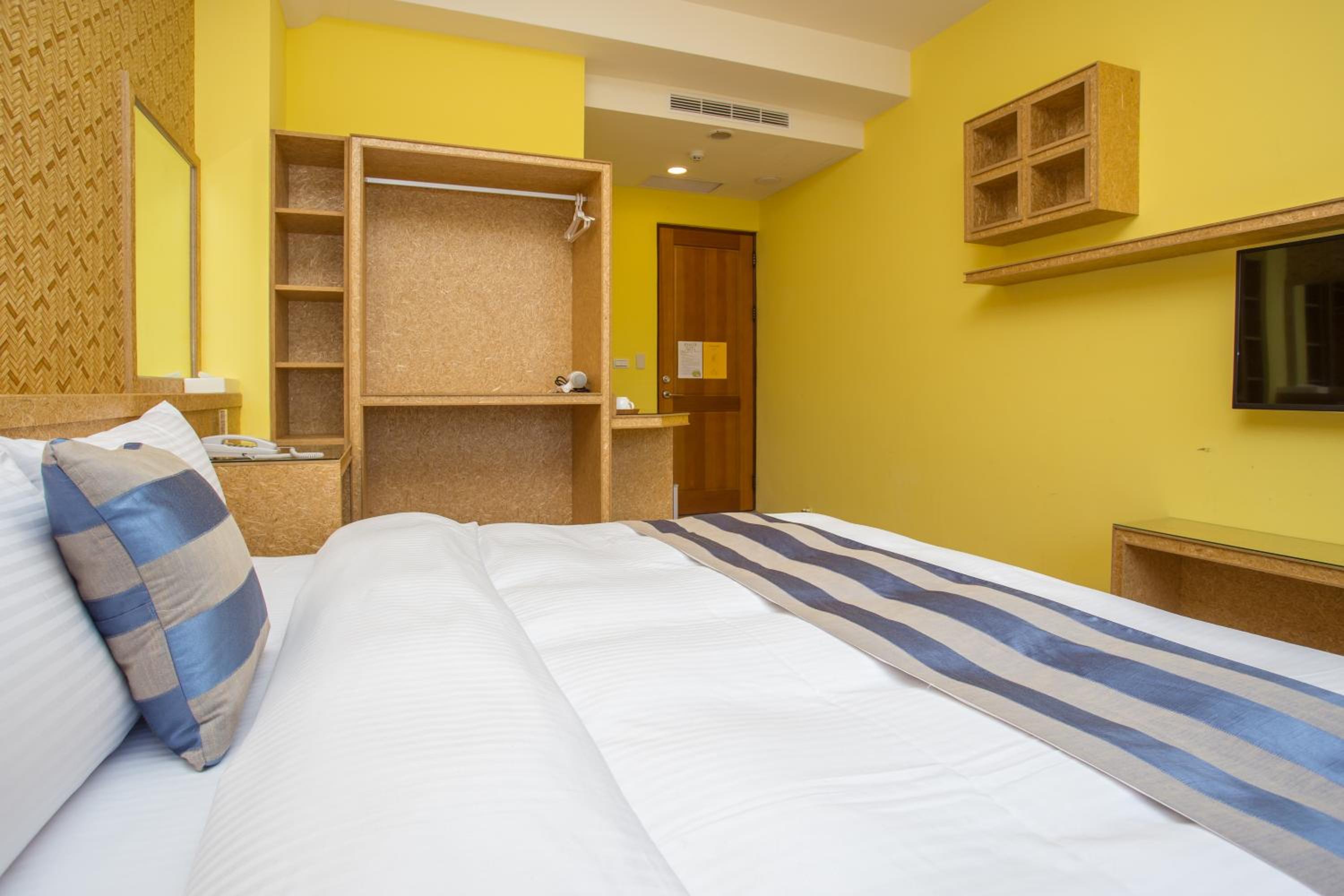 Deluxe Double Room with Balcony photo 2