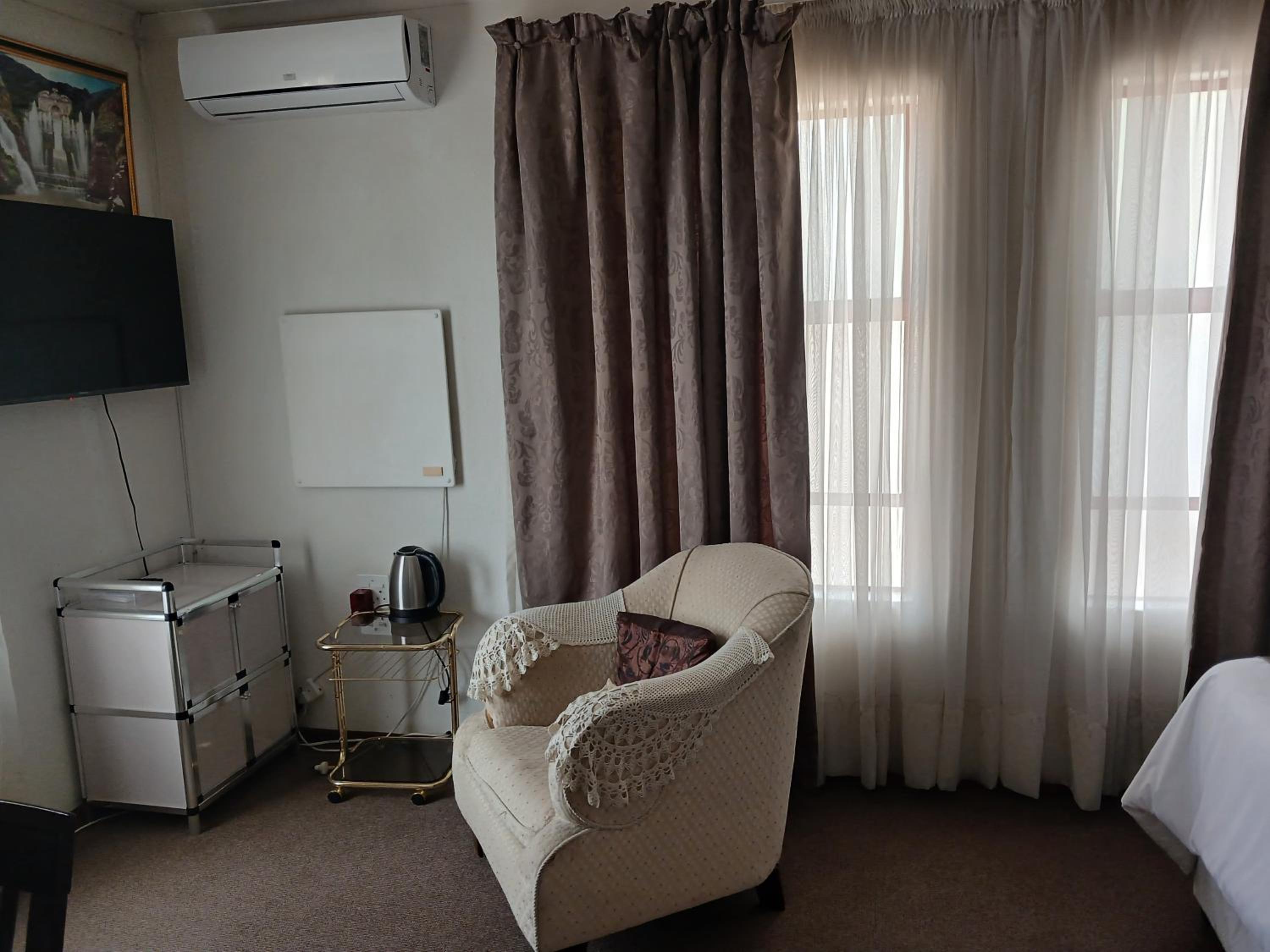 Deluxe Double Room with Bath photo 3