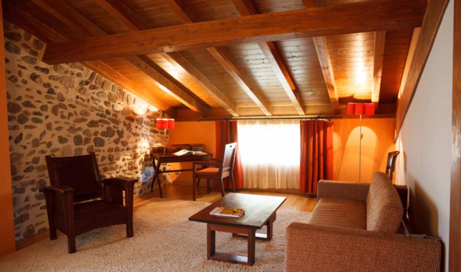 King Suite - Non-Smoking - Photo 5