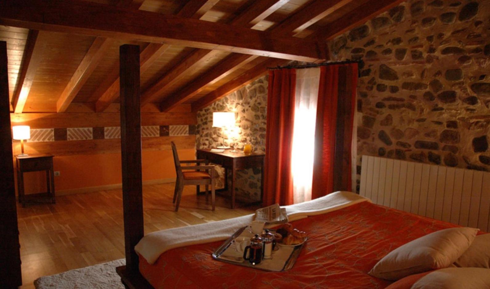King Suite - Non-Smoking - Photo 4