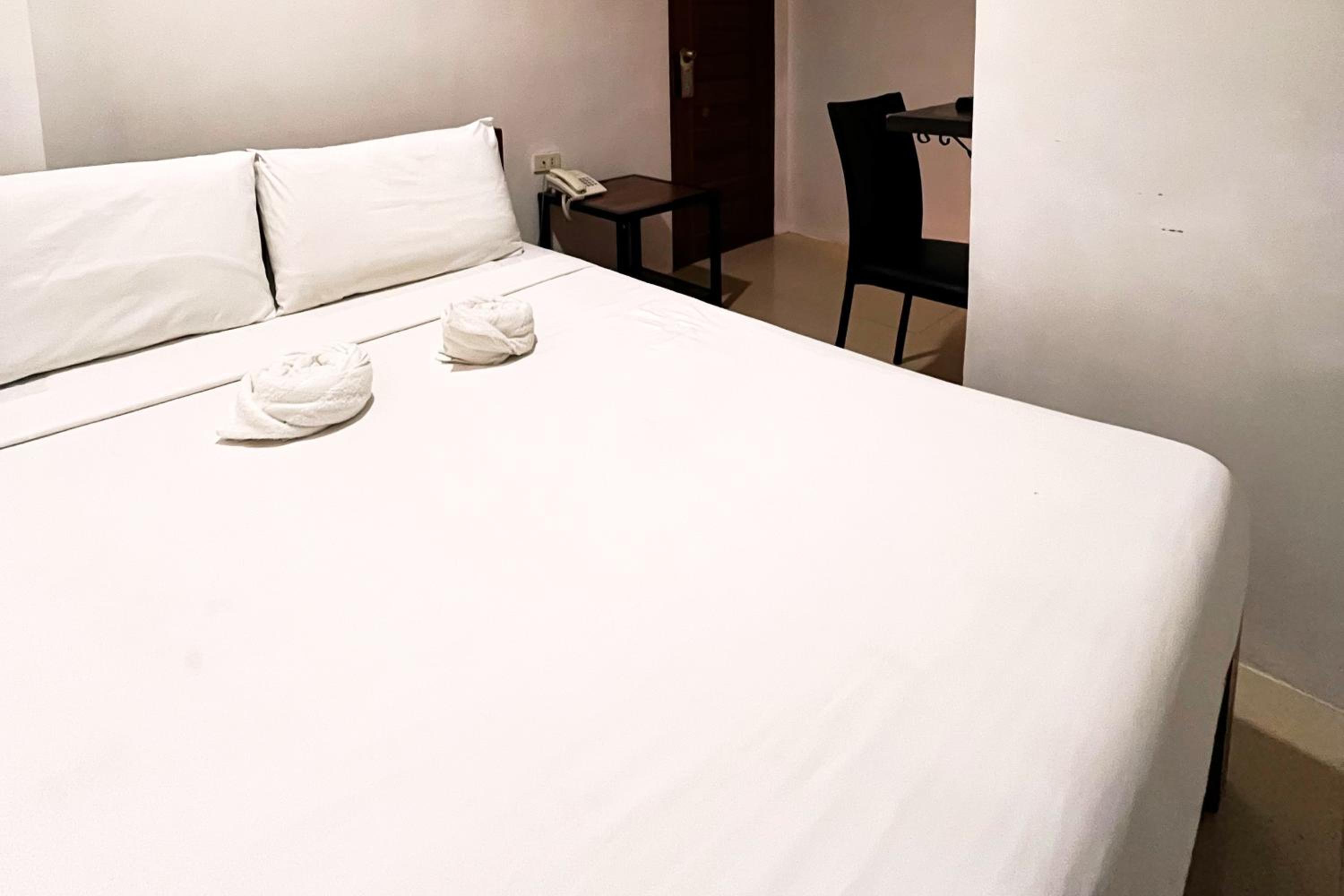 Deluxe Room - Photo 7