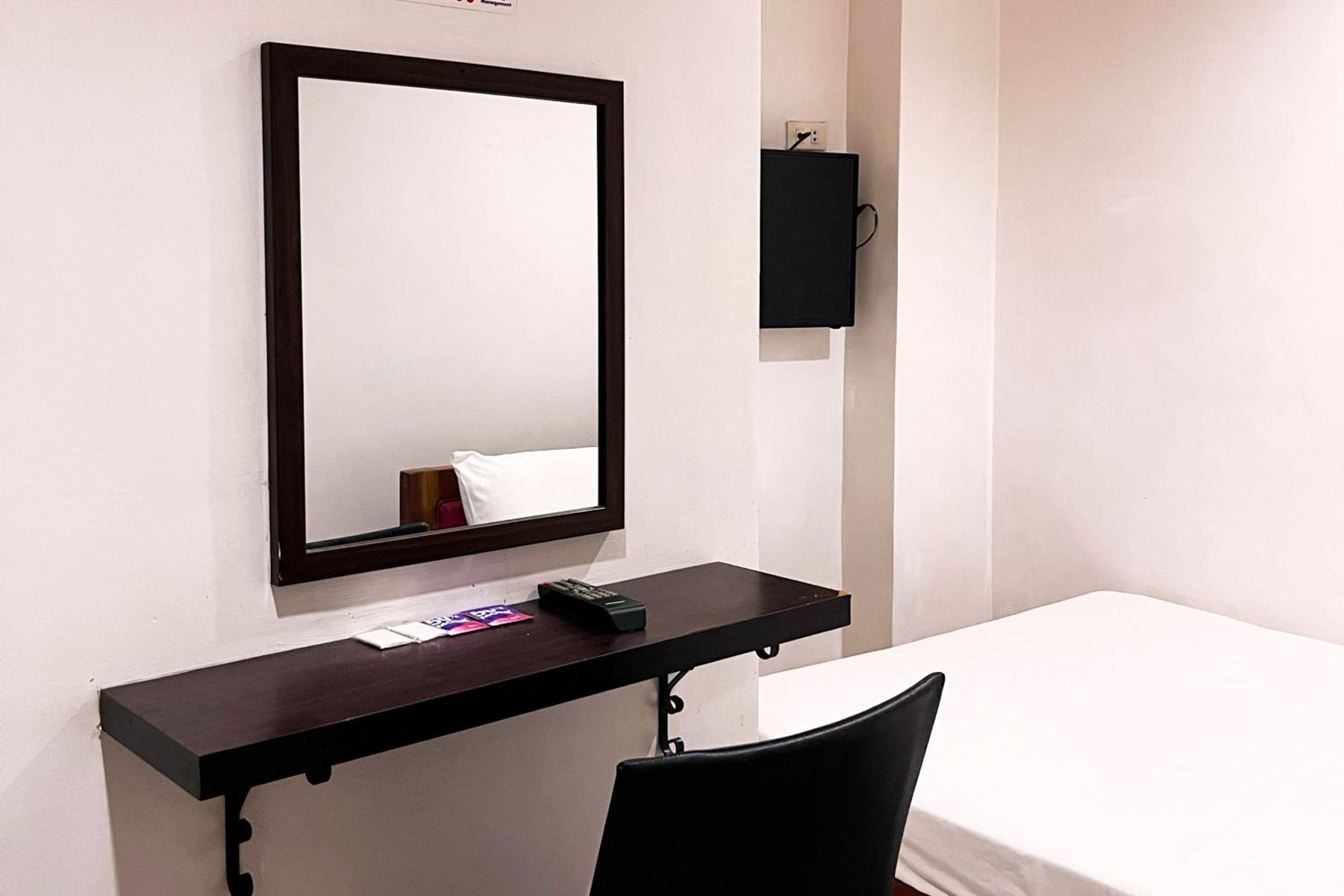 Deluxe Room - Photo 3