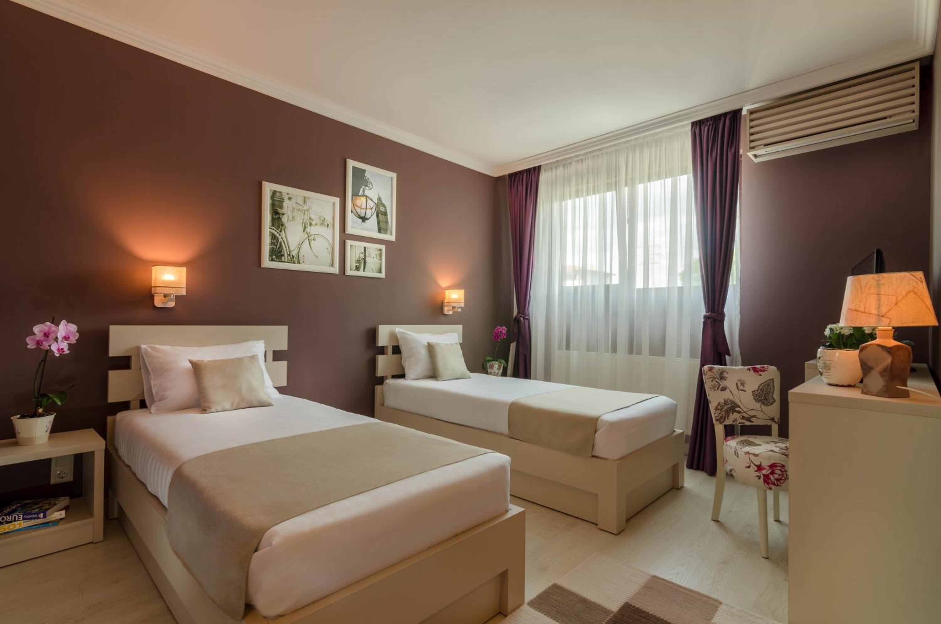Double or Twin Room - Photo 7