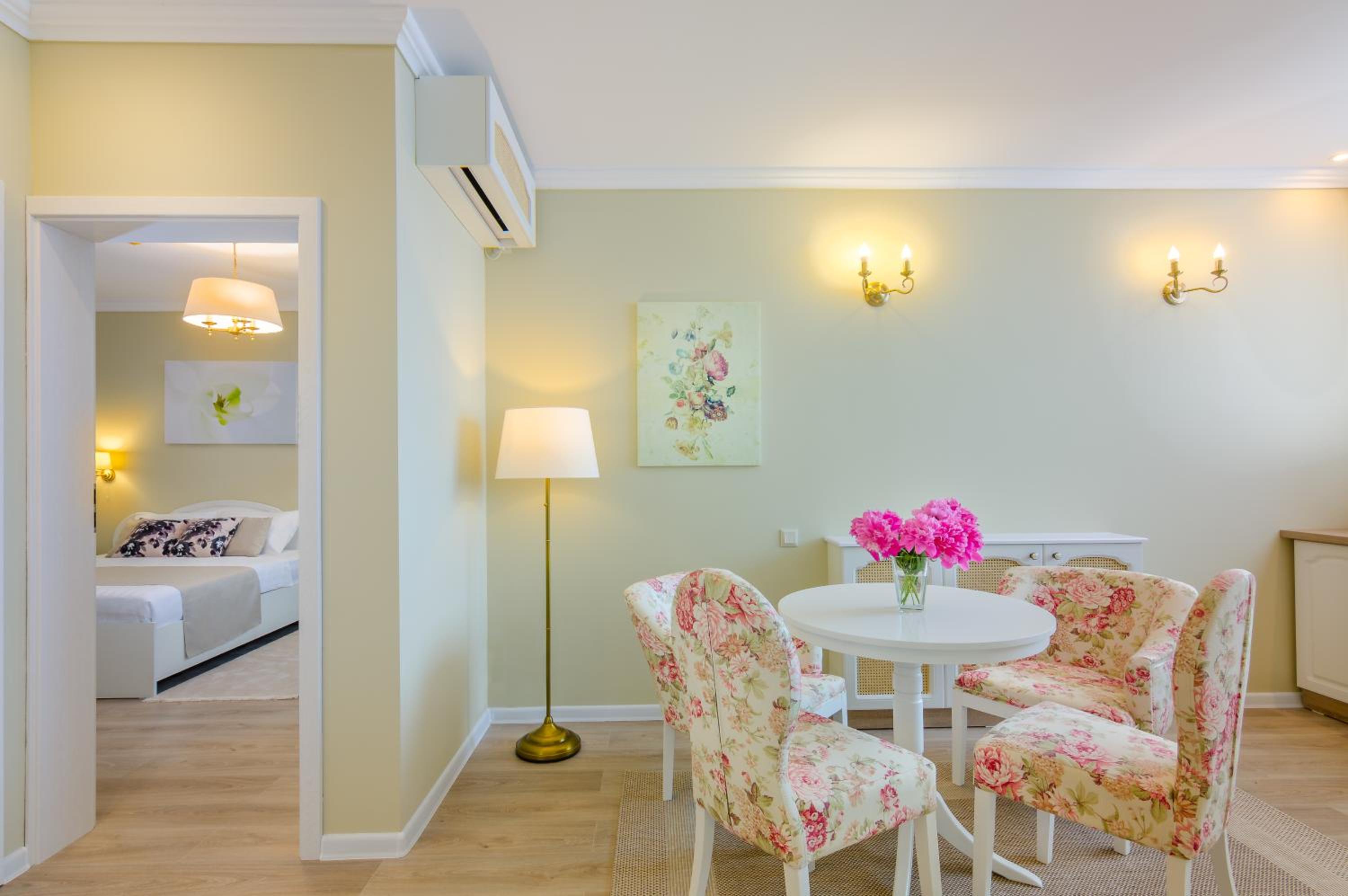 Deluxe Suite - Photo 1