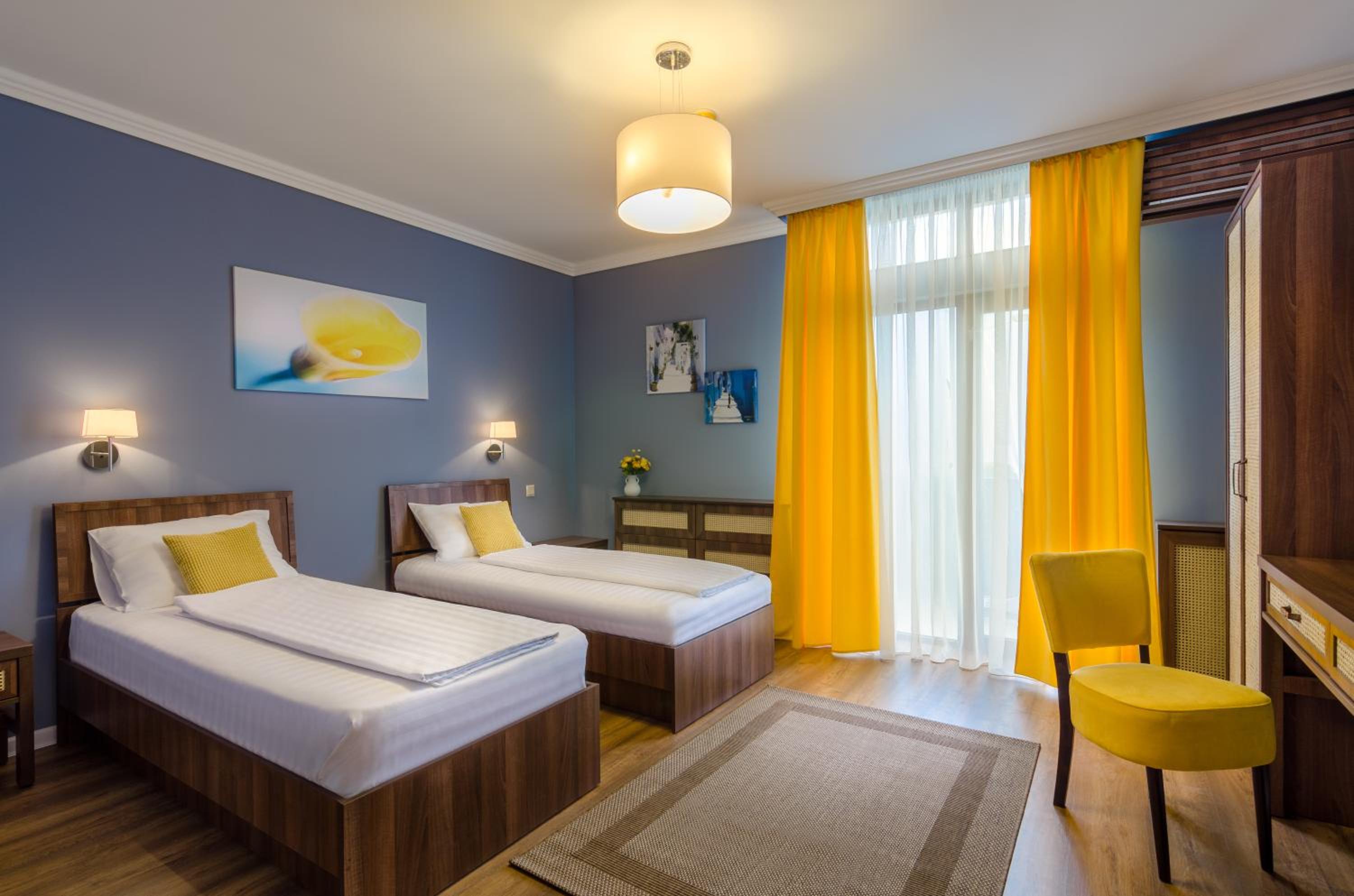 Double or Twin Room with Balcony - Photo 14