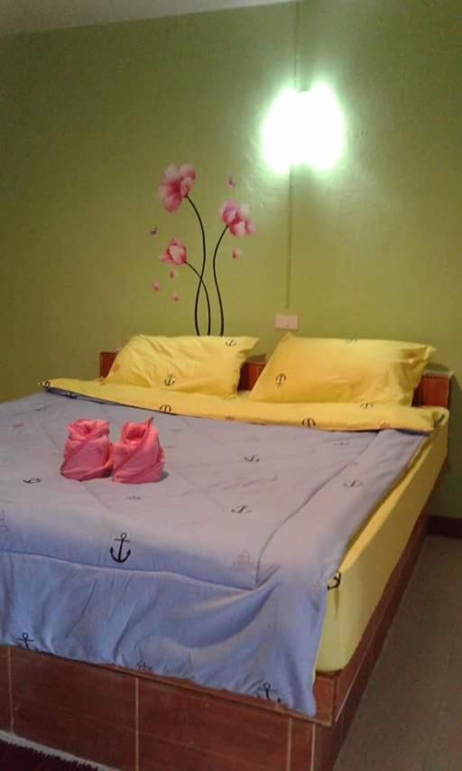 Deluxe King Room - Photo 7