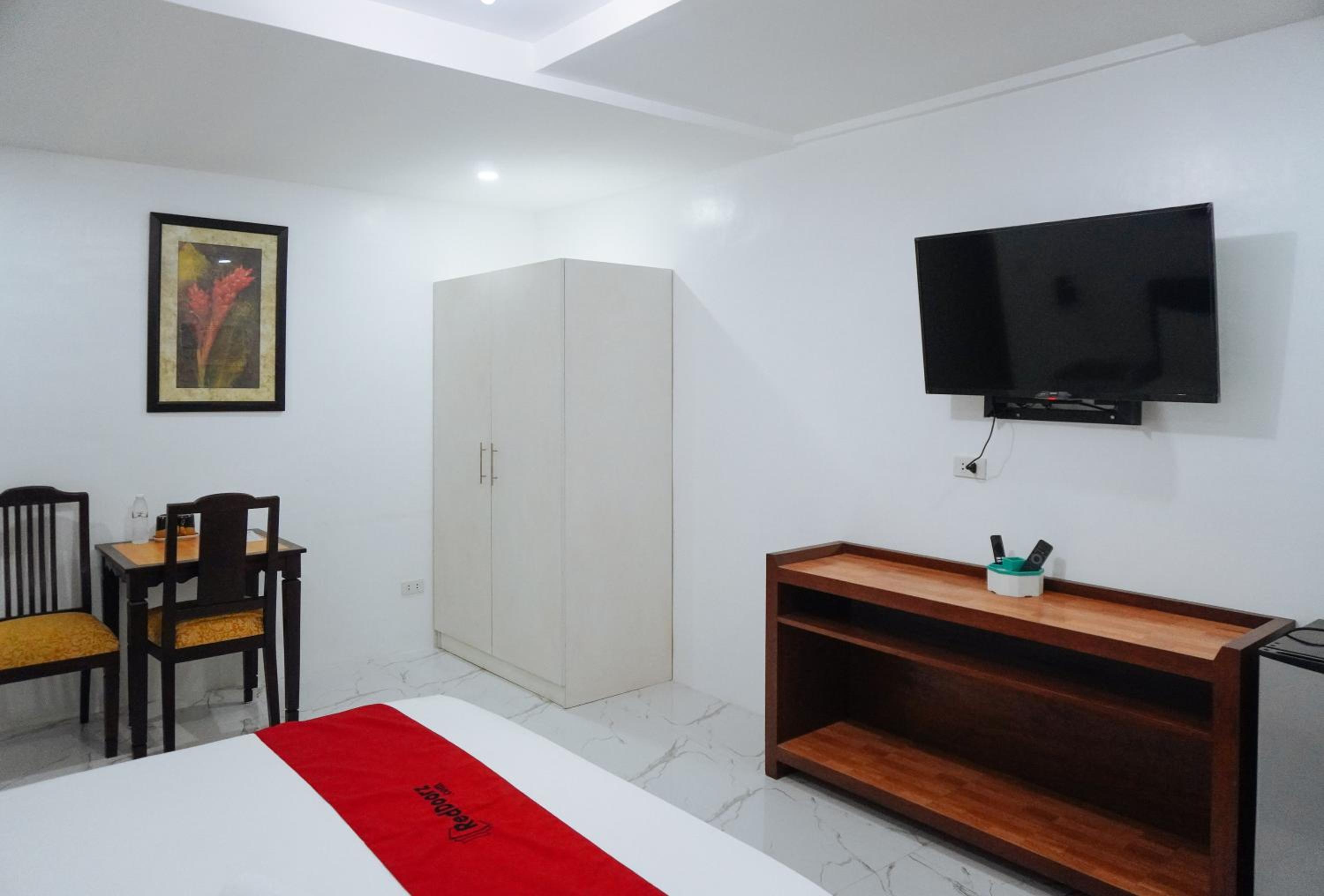 Deluxe Room - Photo 17