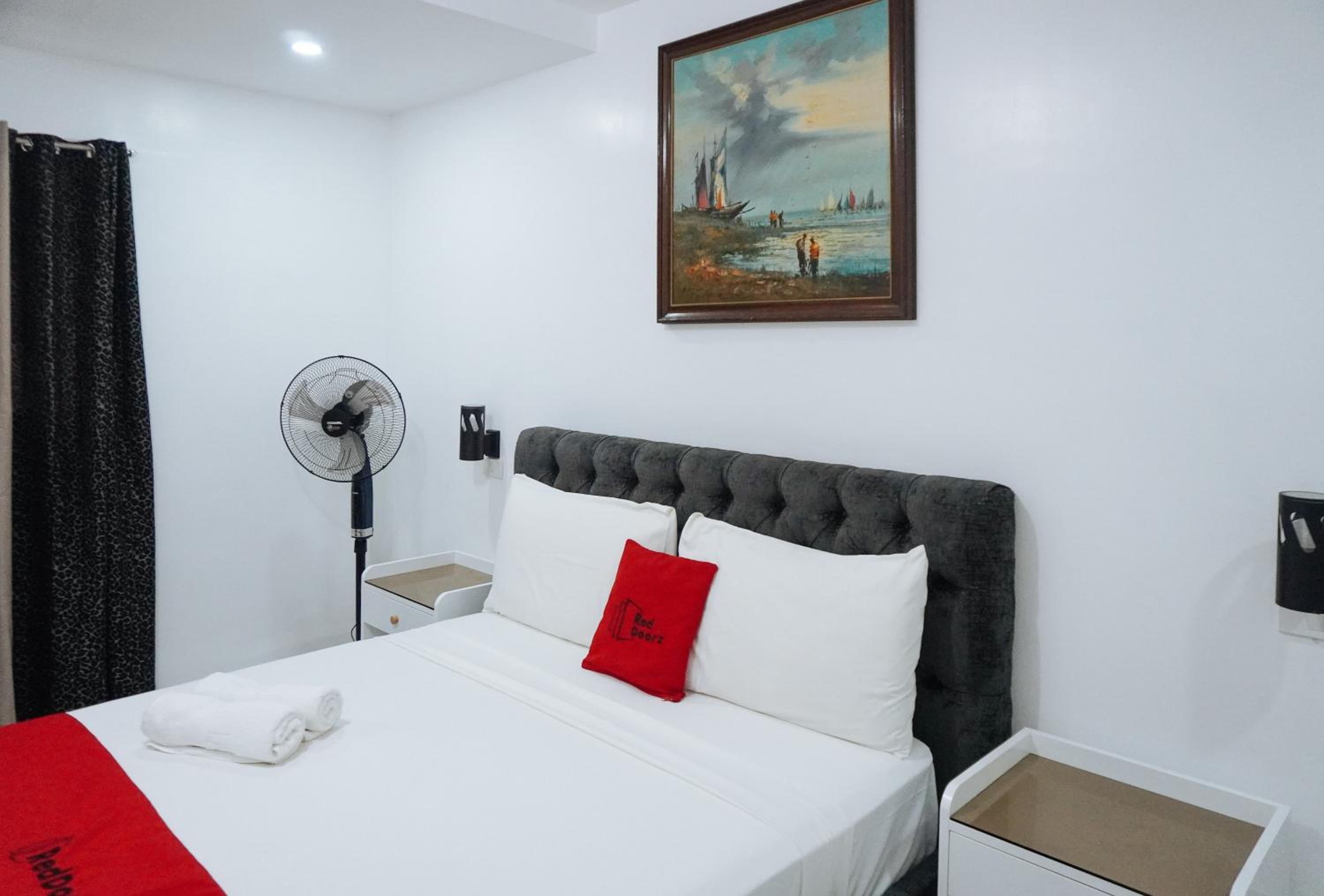Deluxe Room - Photo 10
