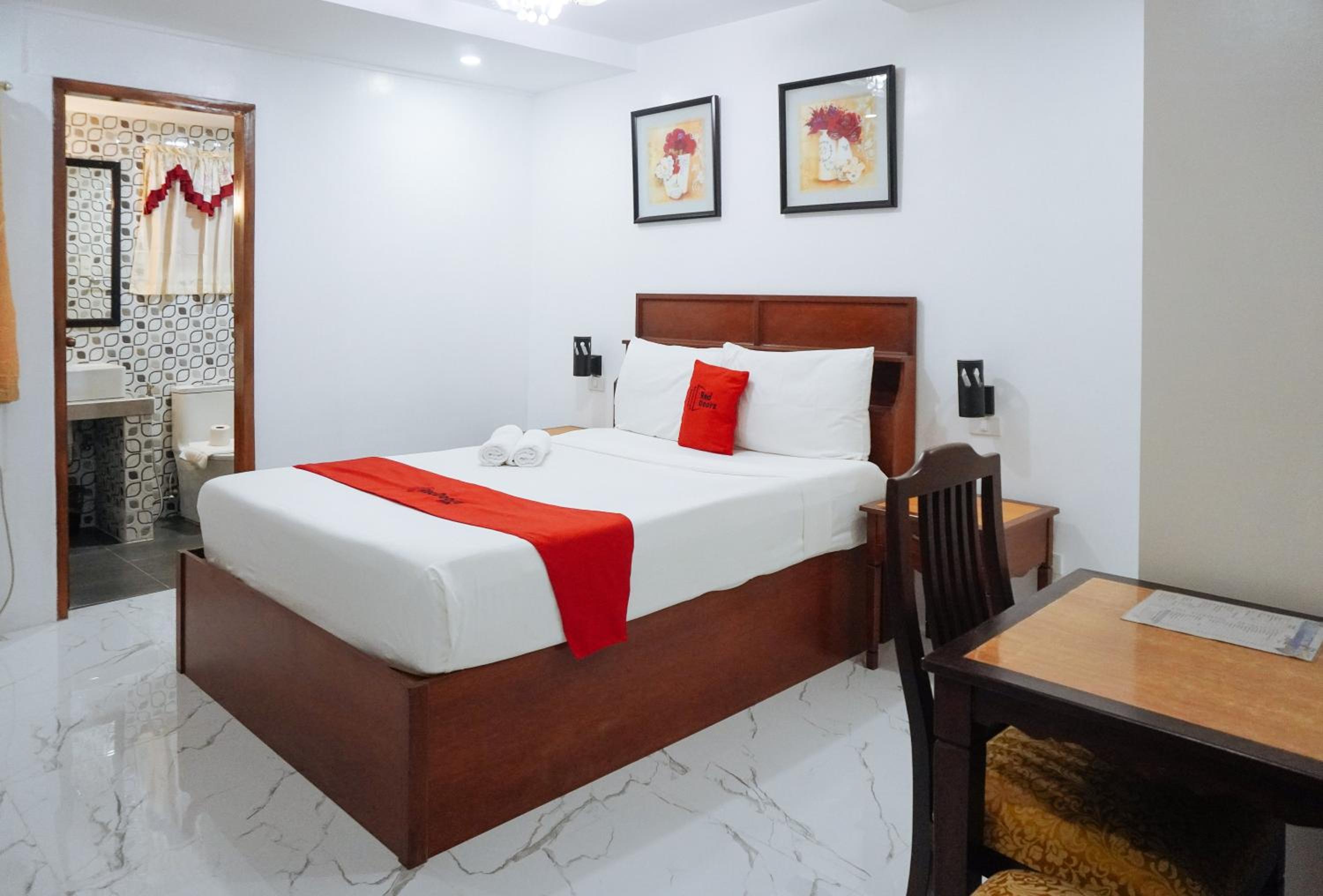 Deluxe Room - Photo 7