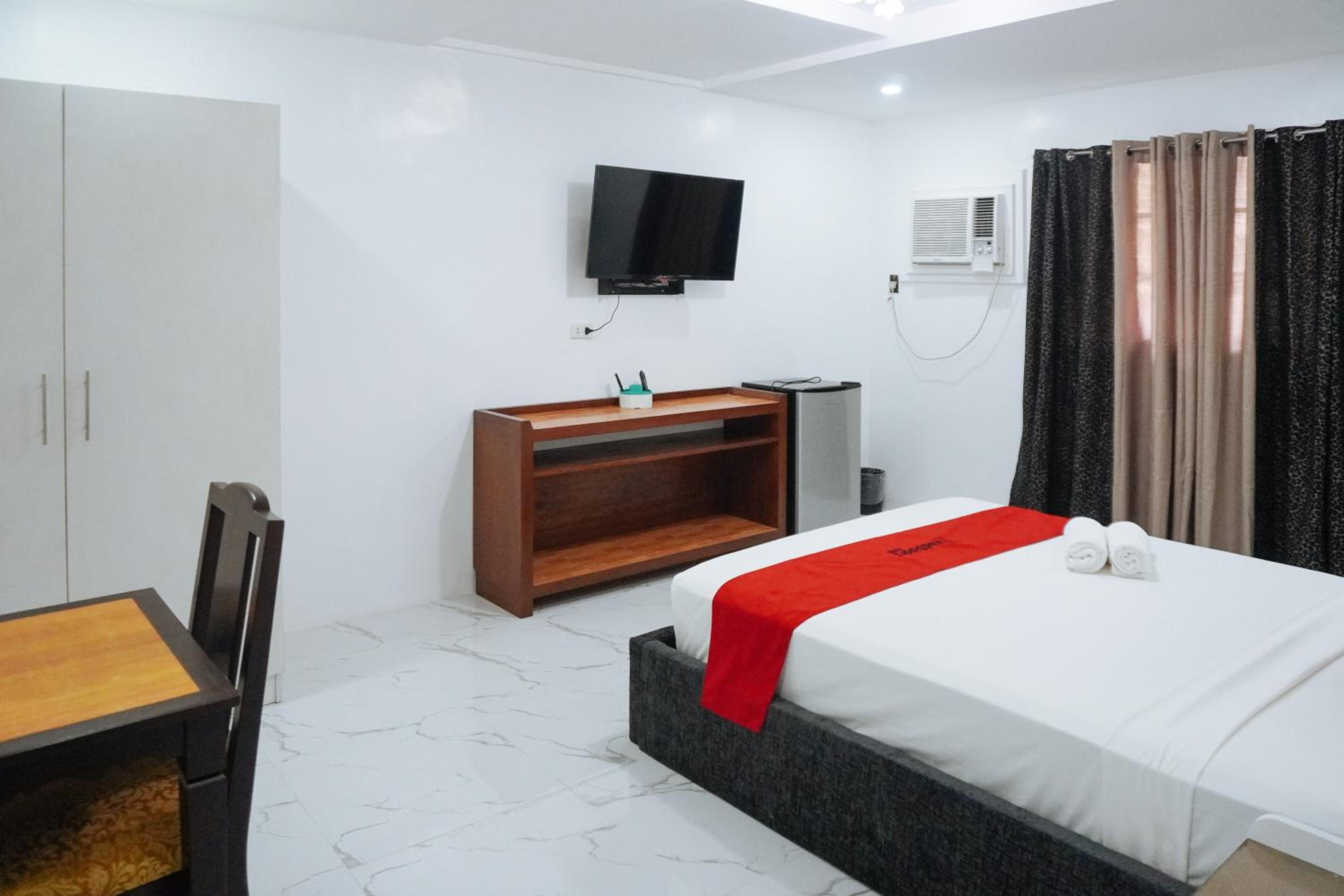 Deluxe Room - Photo 8
