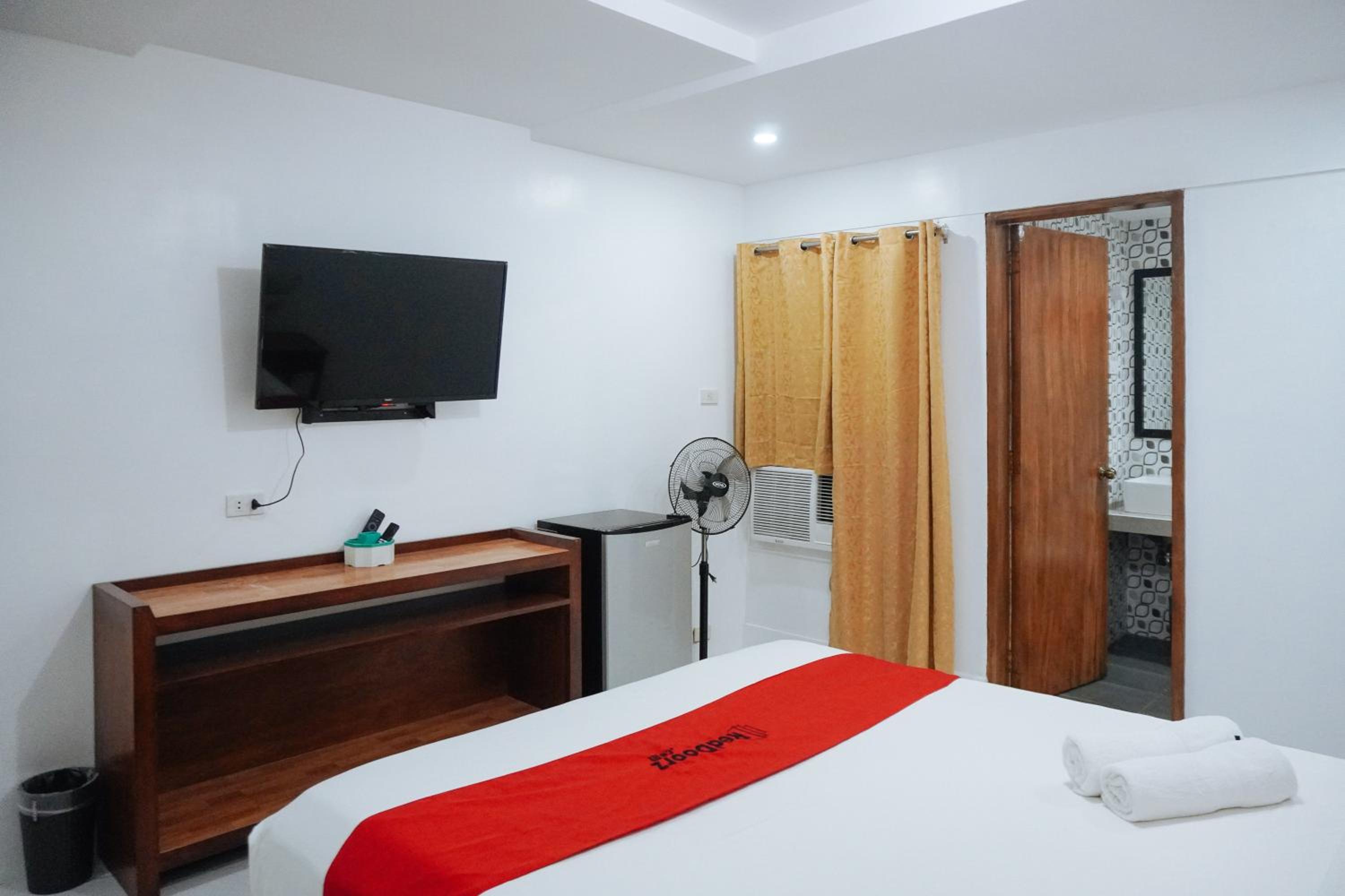 Deluxe Room - Photo 9