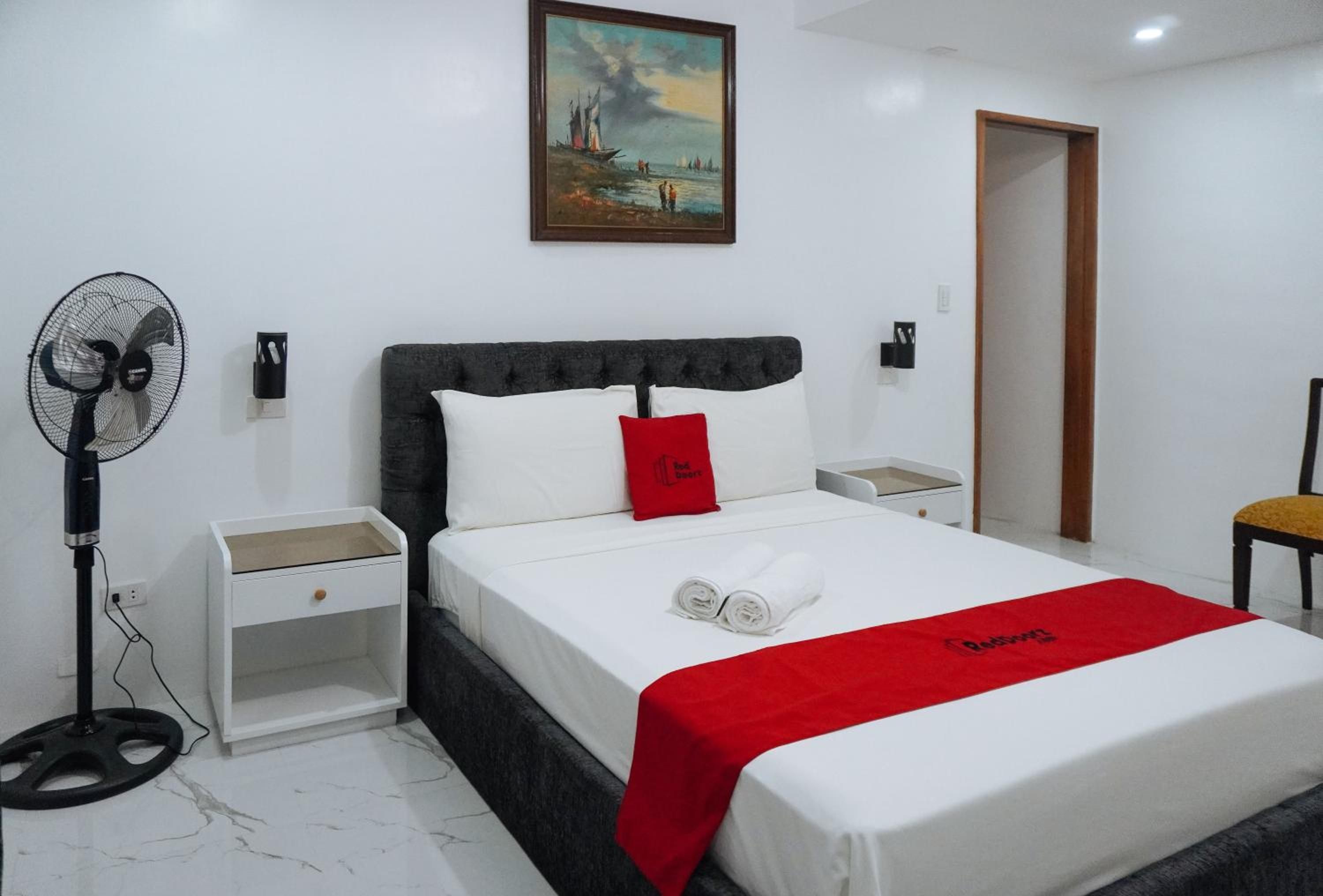 Deluxe Room - Photo 12