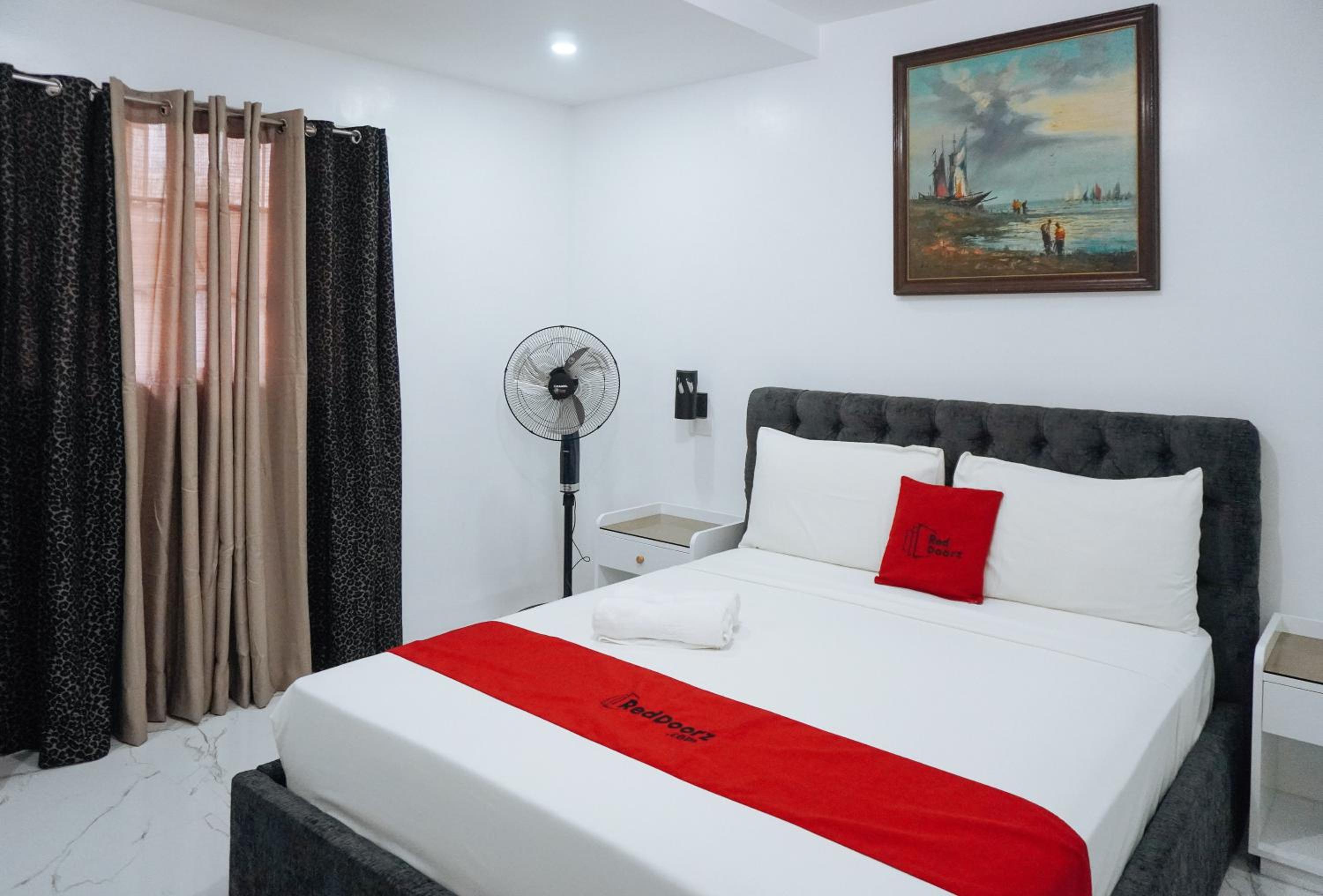 Deluxe Room - Photo 13