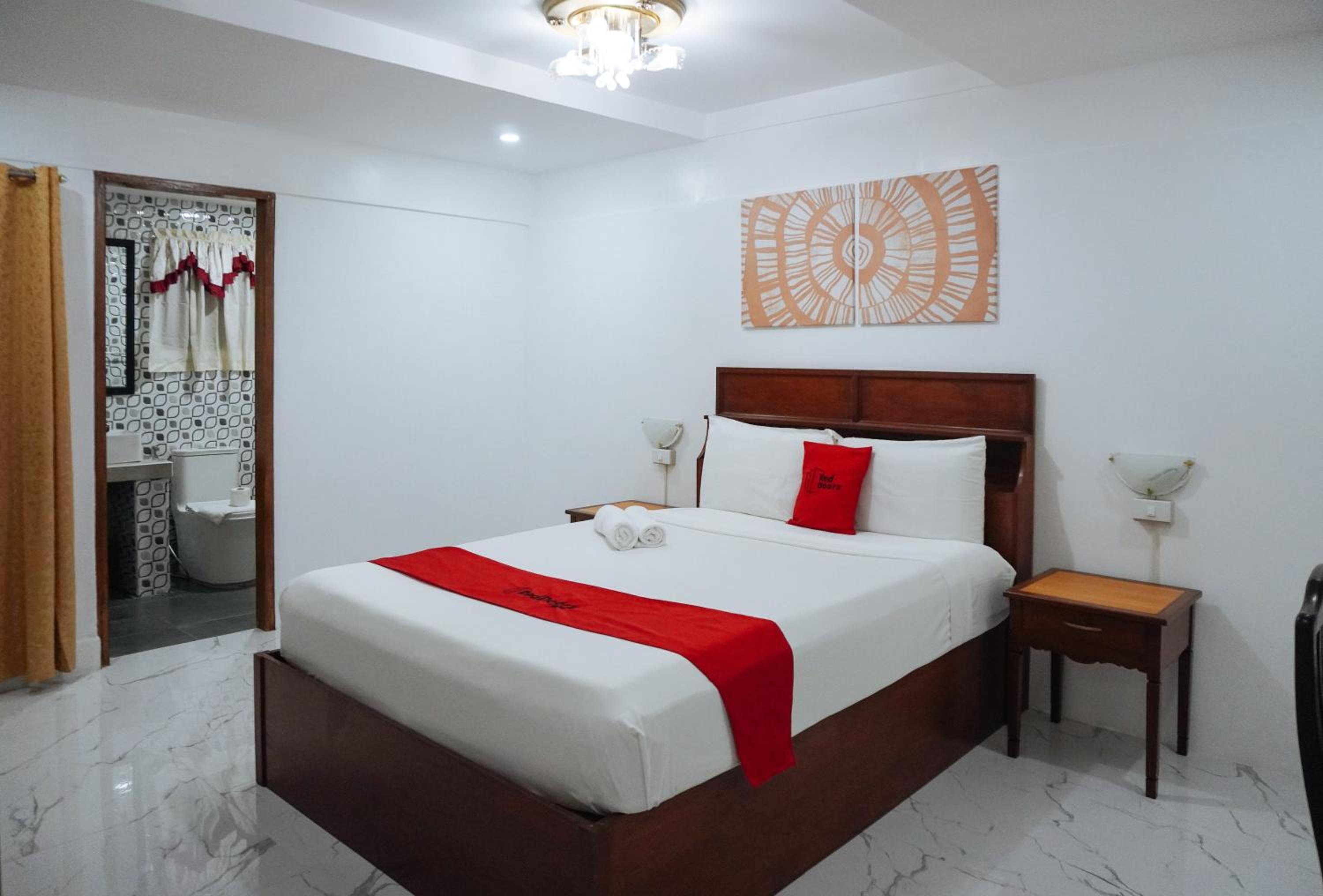 Deluxe Room - Photo 15