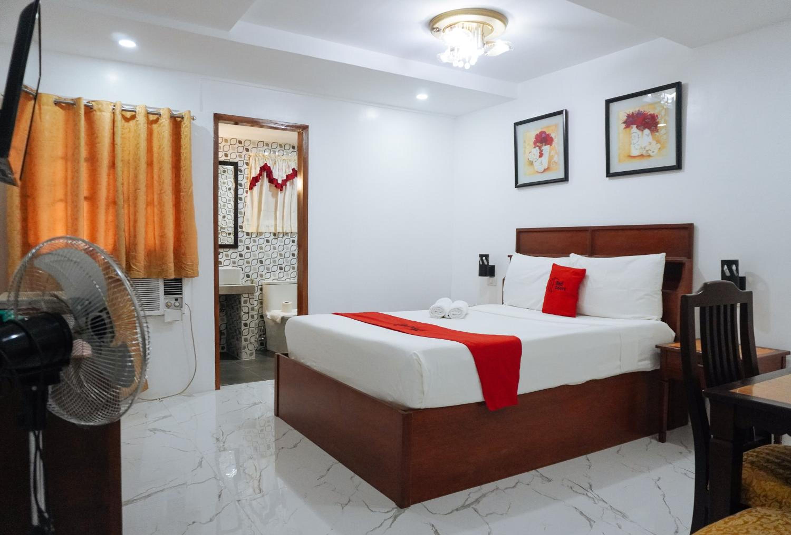 Deluxe Room - Photo 14