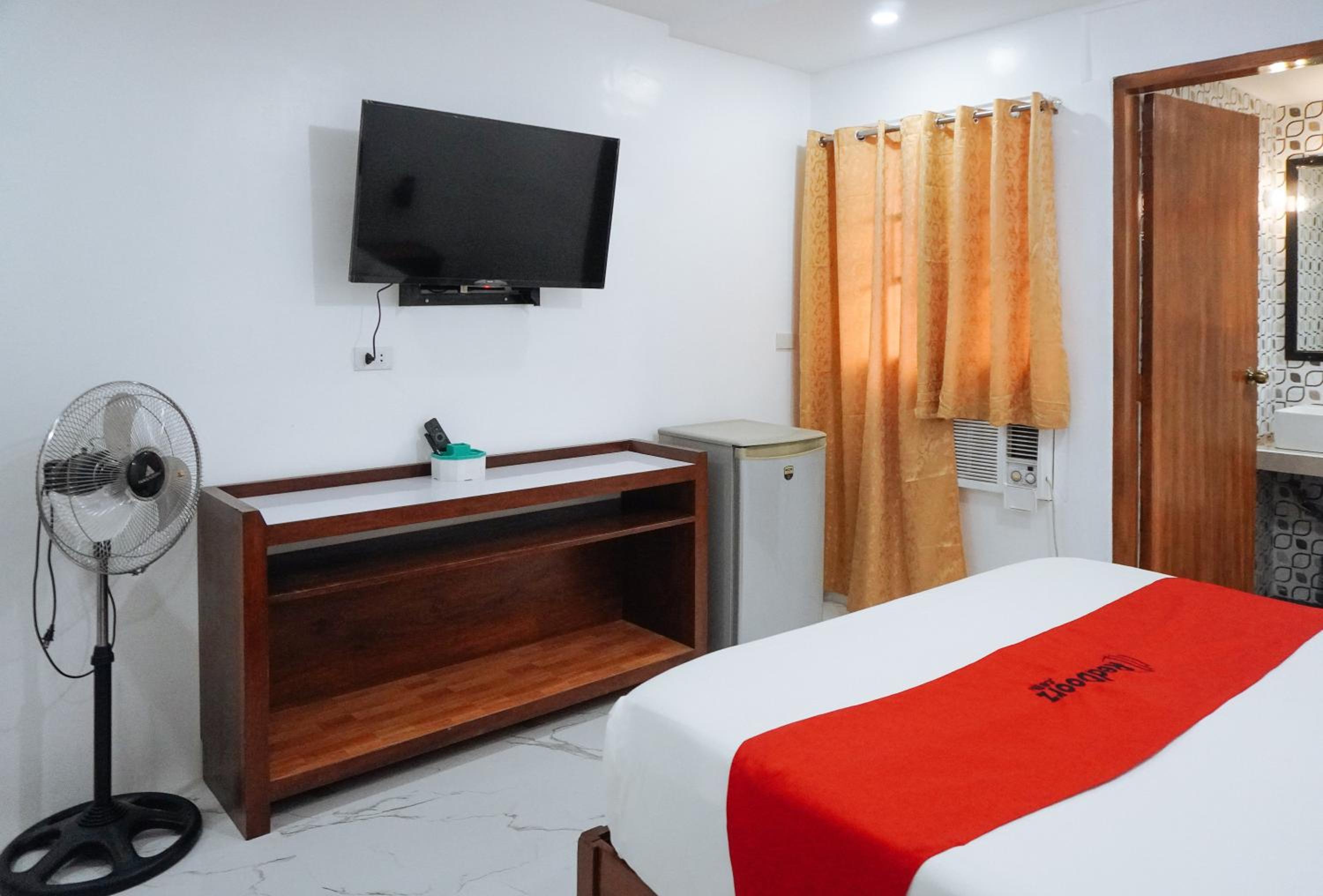 Deluxe Room - Photo 16