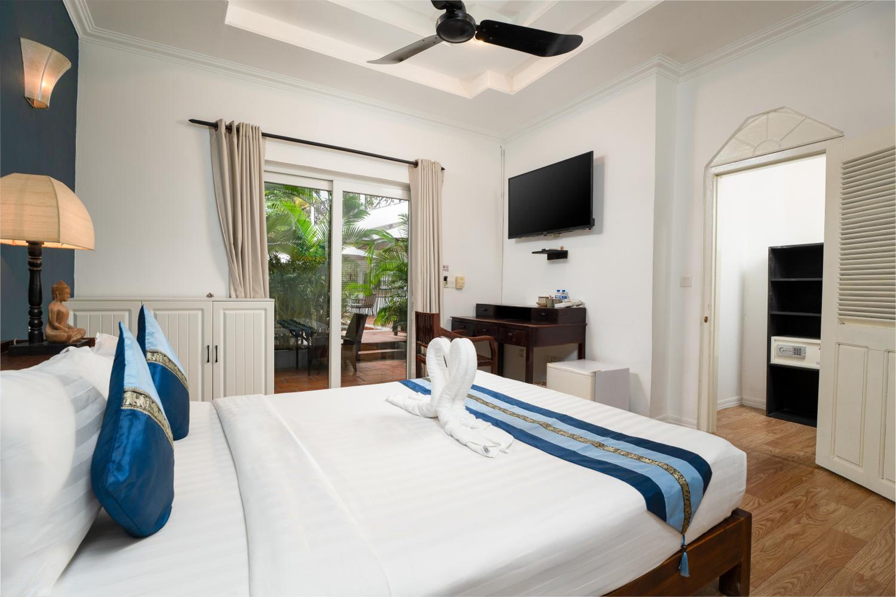 Double Room with Pool View