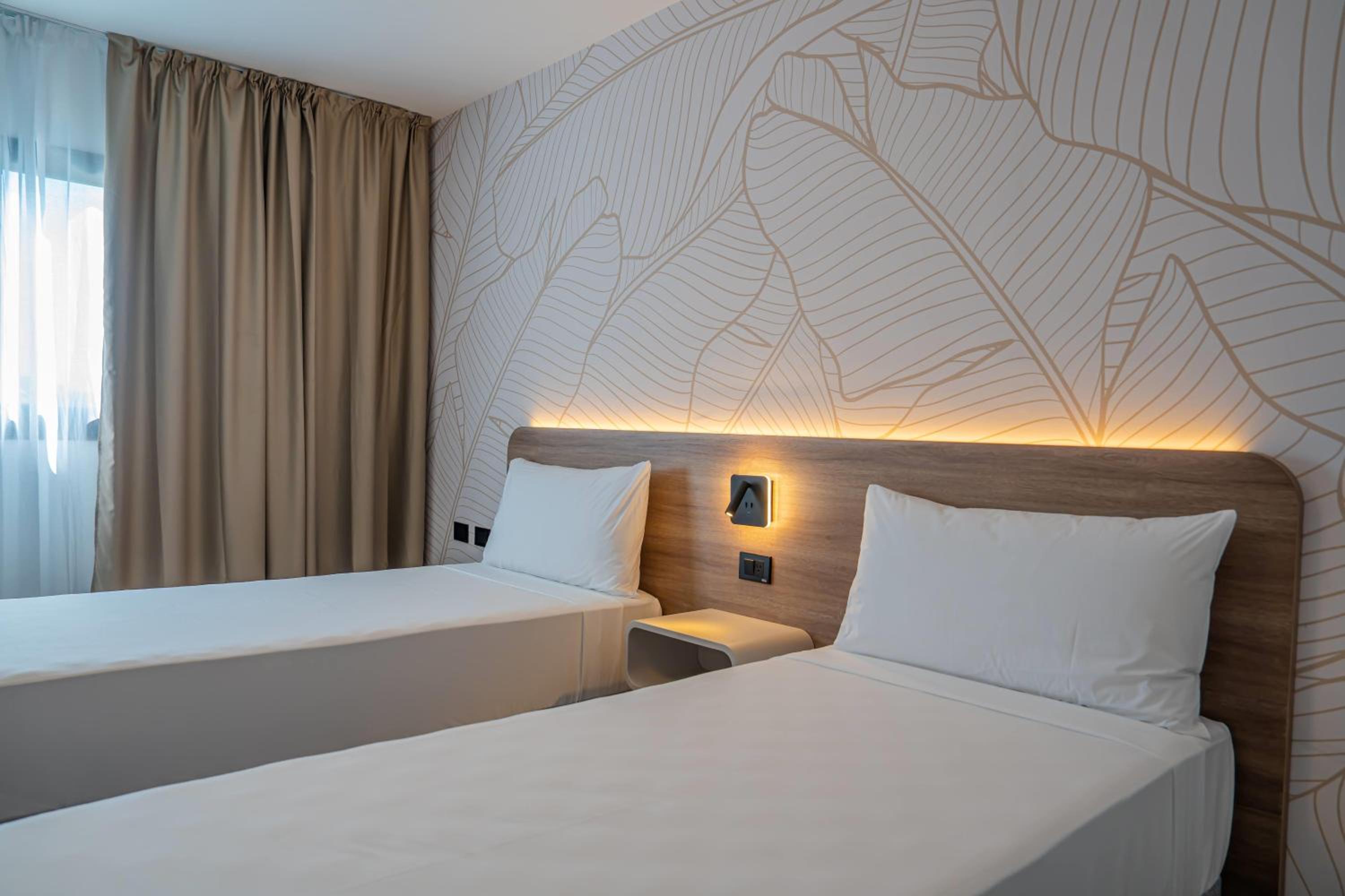 Double Room with Garden View - Non-Smoking