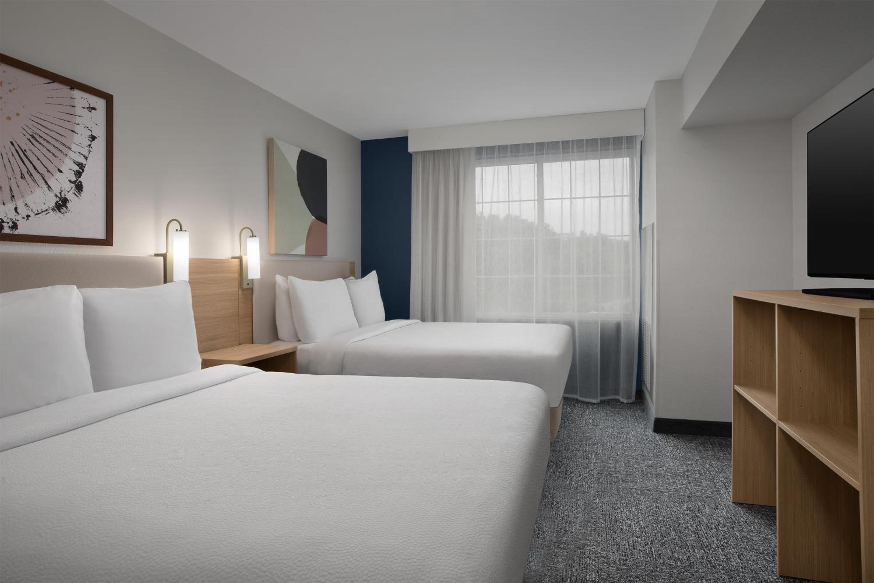 Queen Suite with Two Queen Beds - Photo 4
