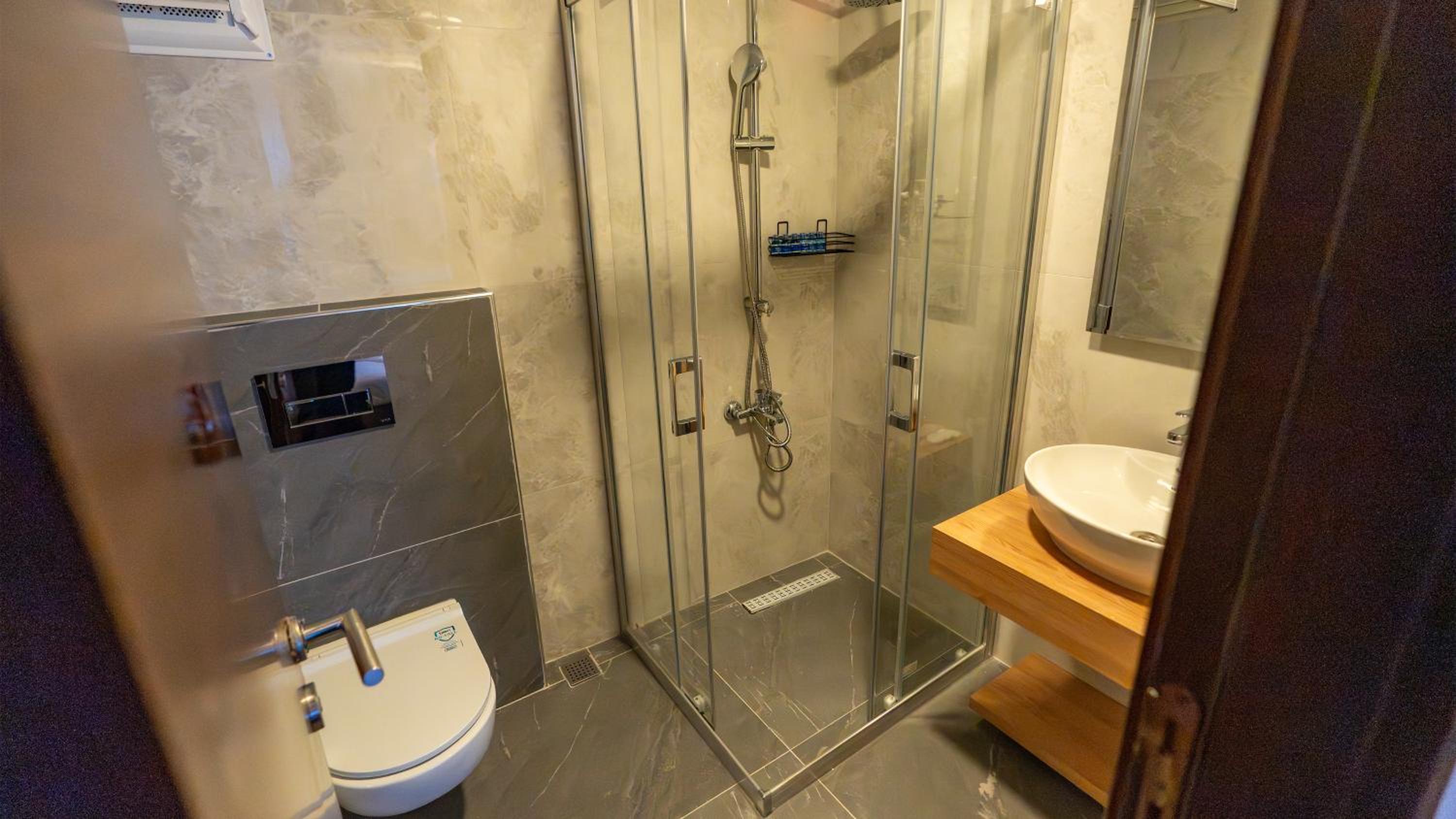 Basic Triple Room photo 3