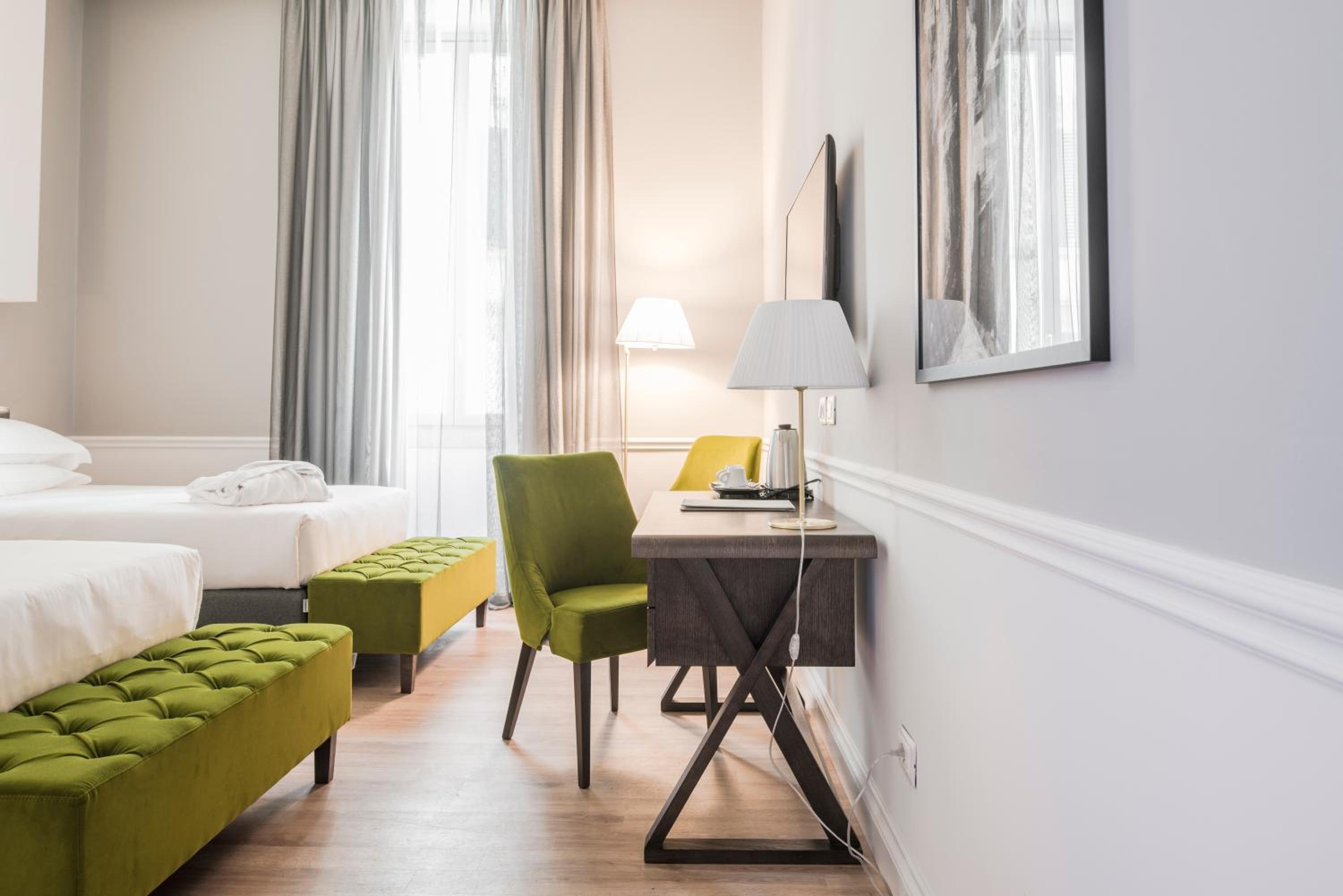 Superior Twin Room with Spa Access - Photo 4