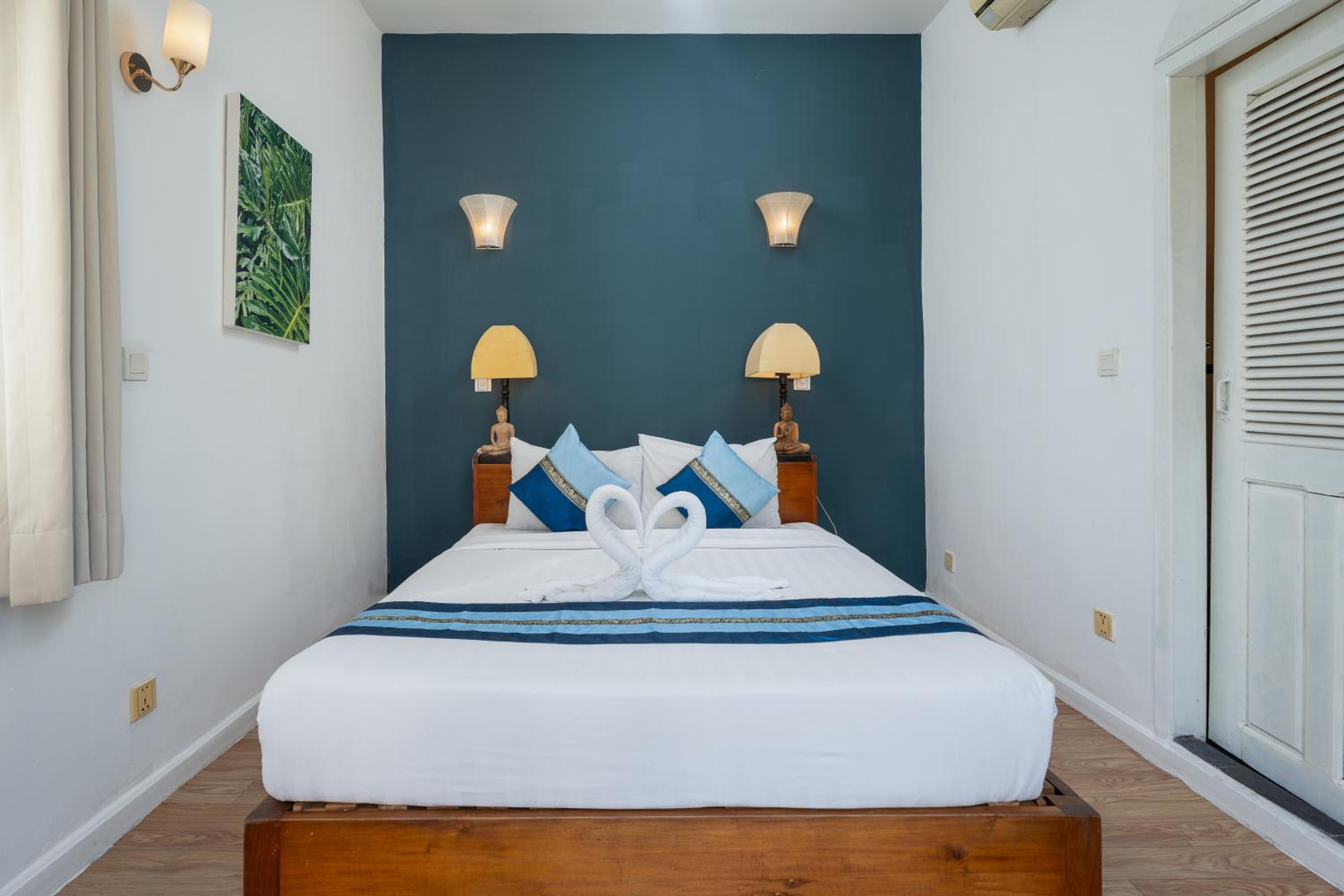 Standard Queen Room