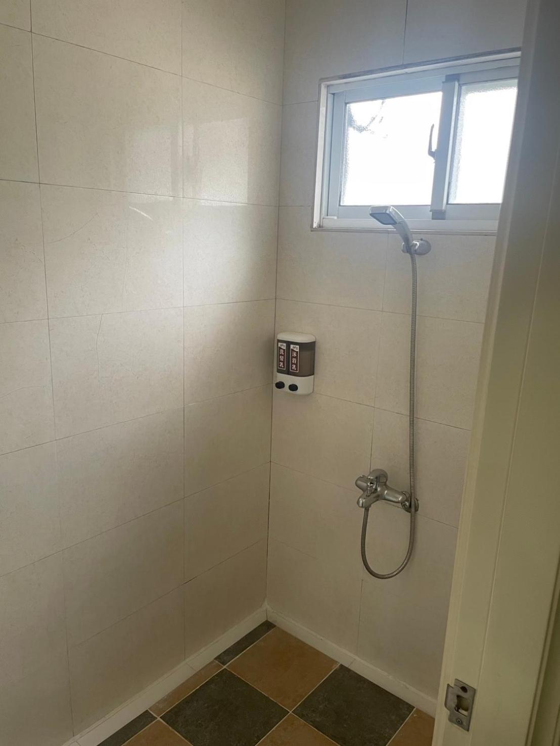 Family Room with Private Bathroom photo 2