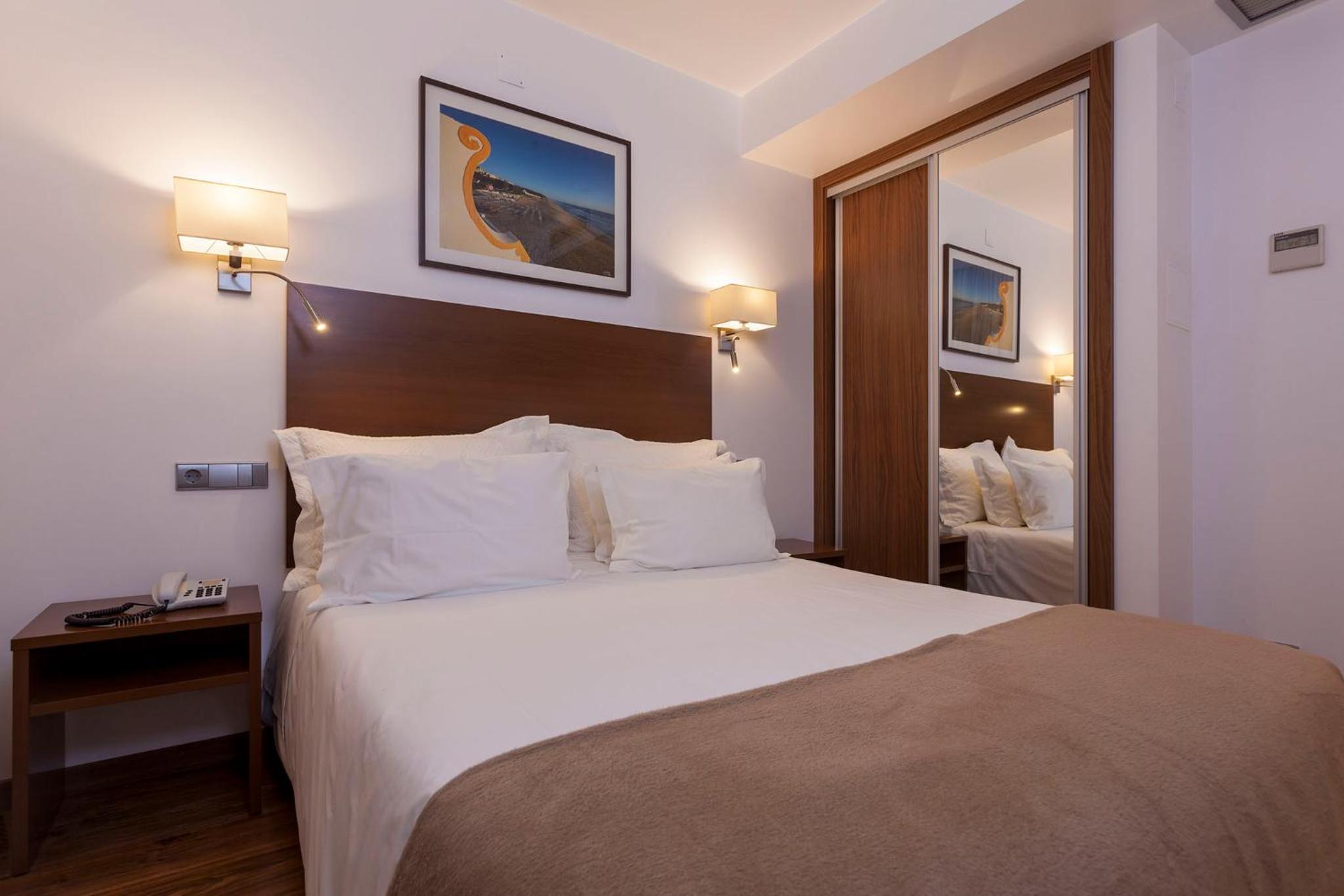 Budget Double Room with Inside View - Photo 1