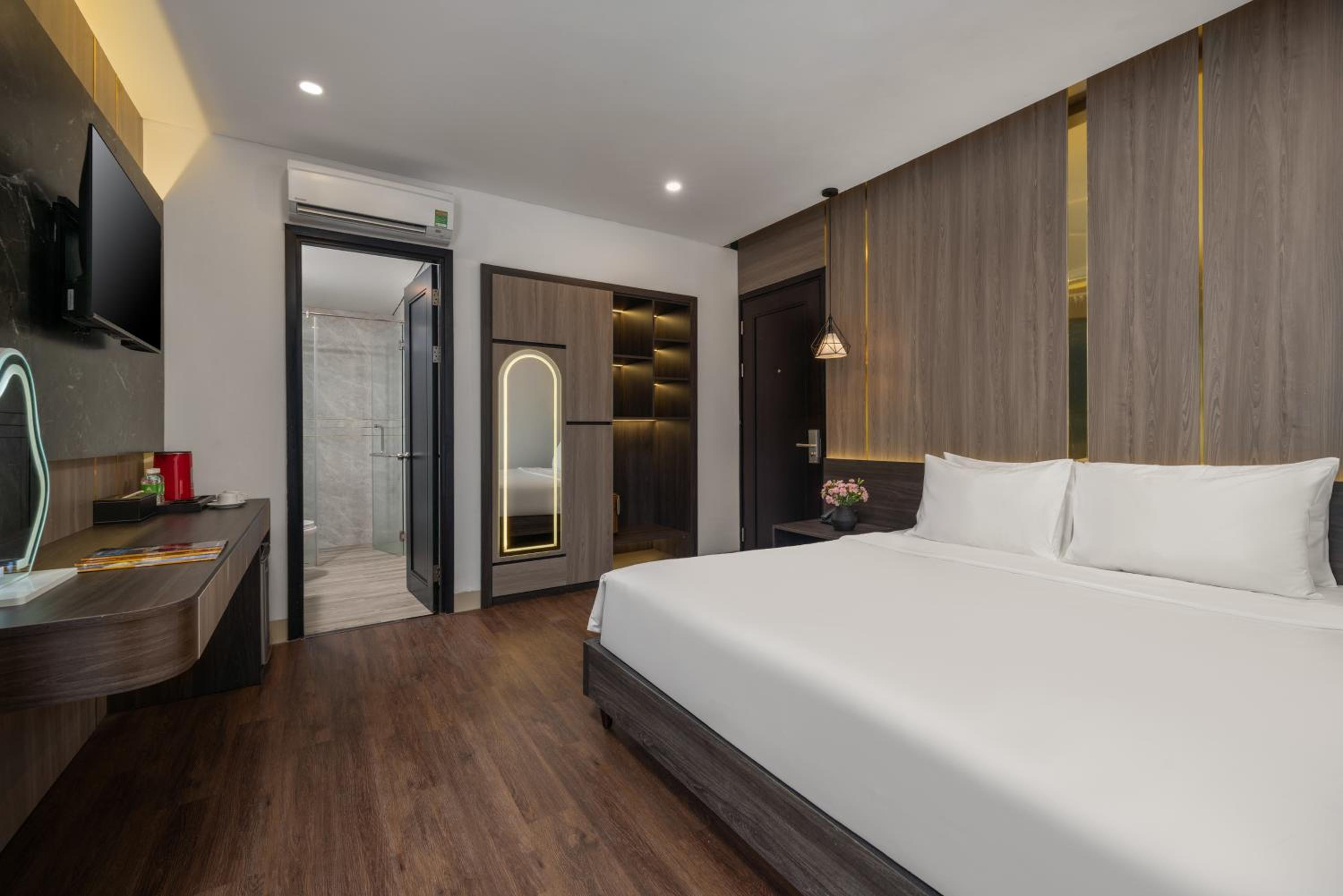 Deluxe Double Room City View - Photo 3