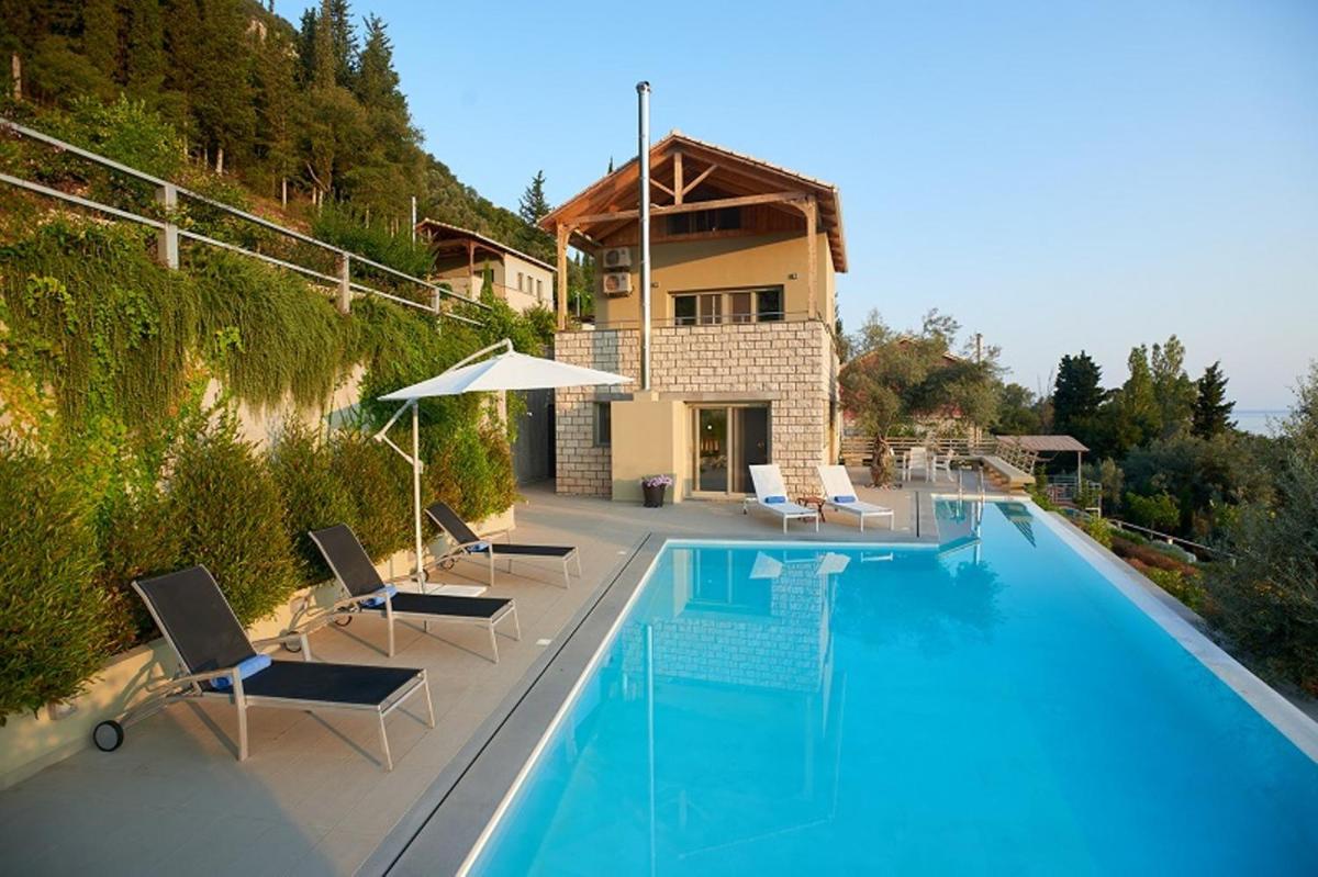 Three-Bedroom Villa with Private Pool - Attic