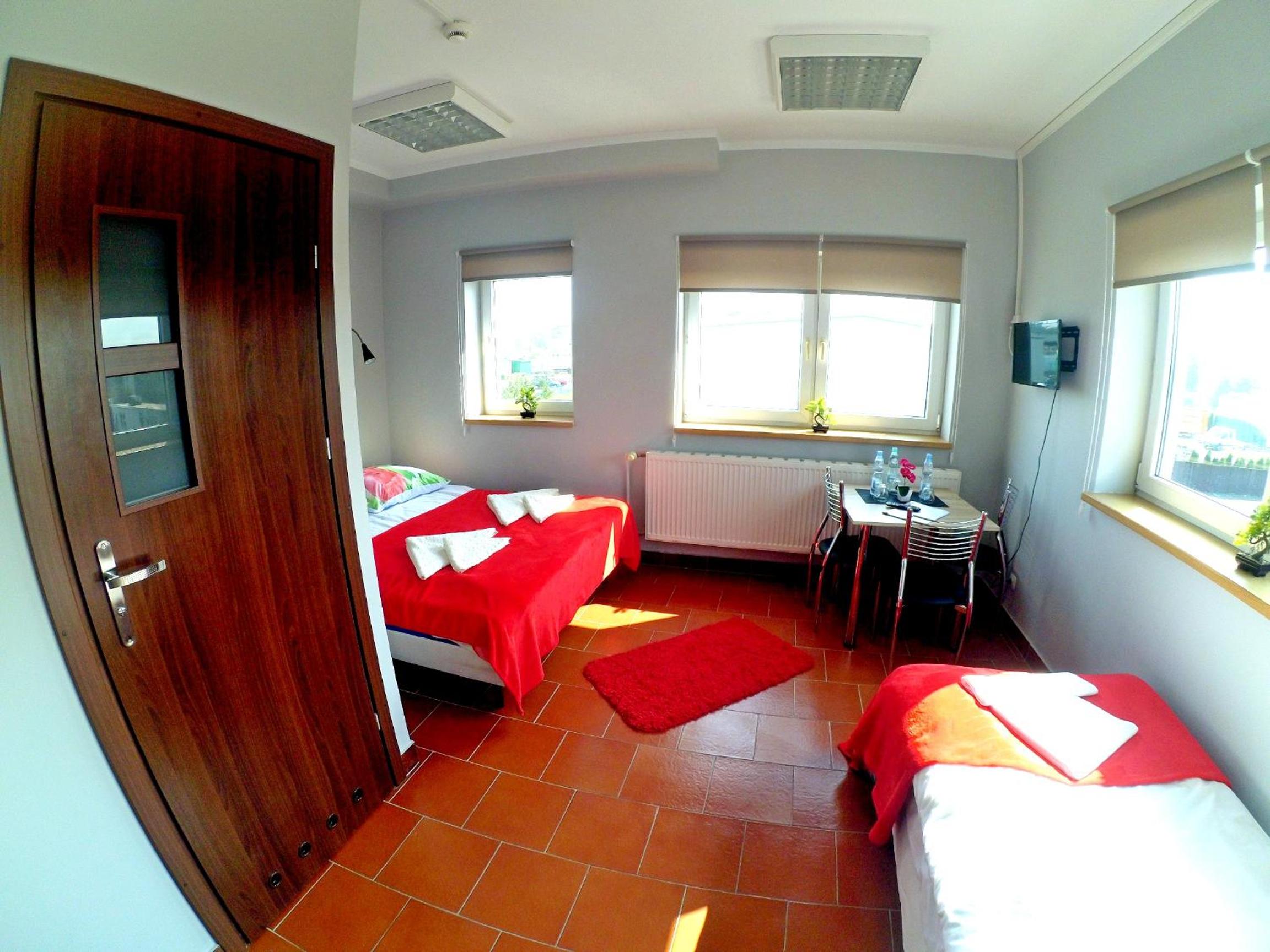 Family Room with Private Bathroom - Photo 5