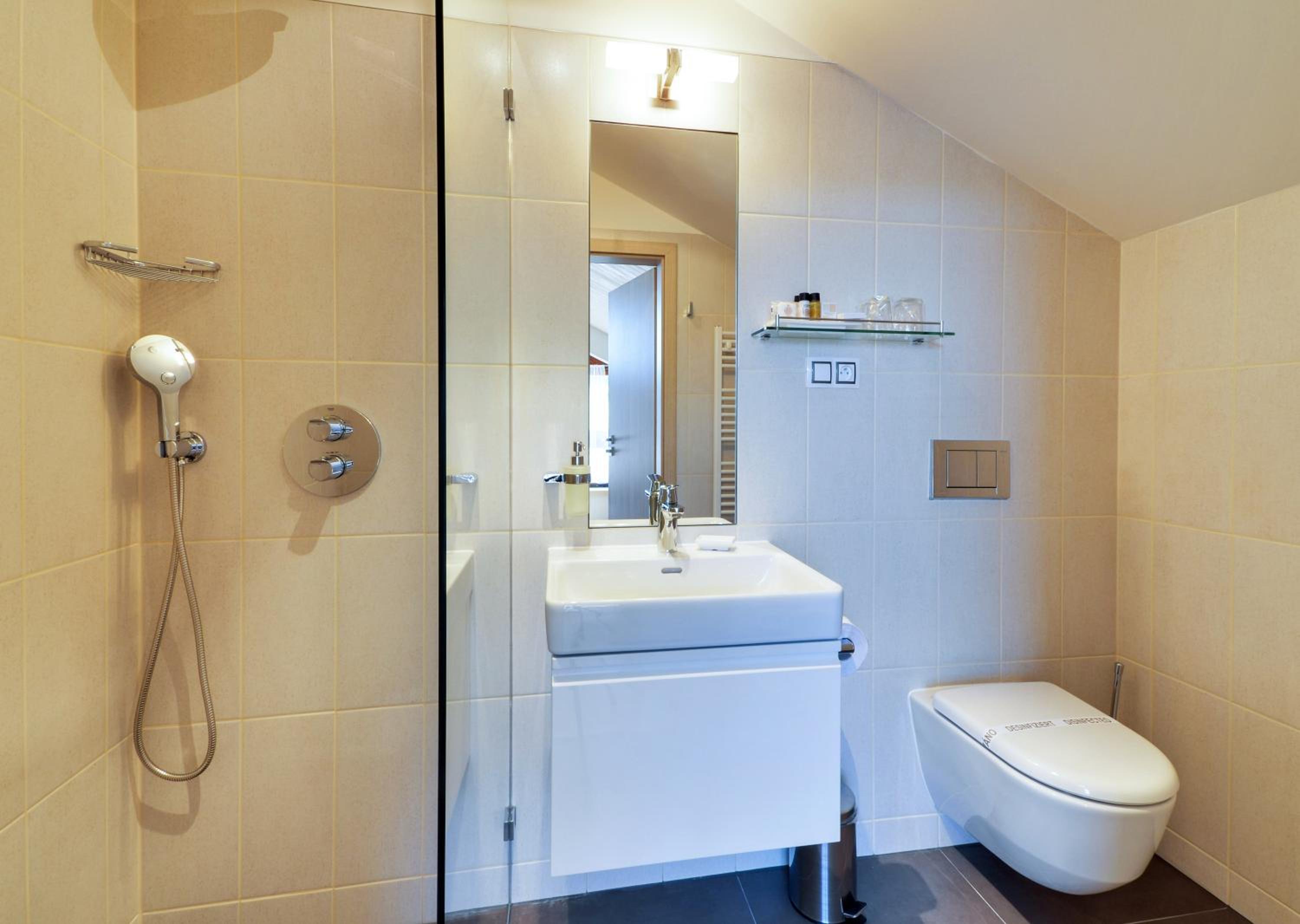 Deluxe Suite - Photo 9