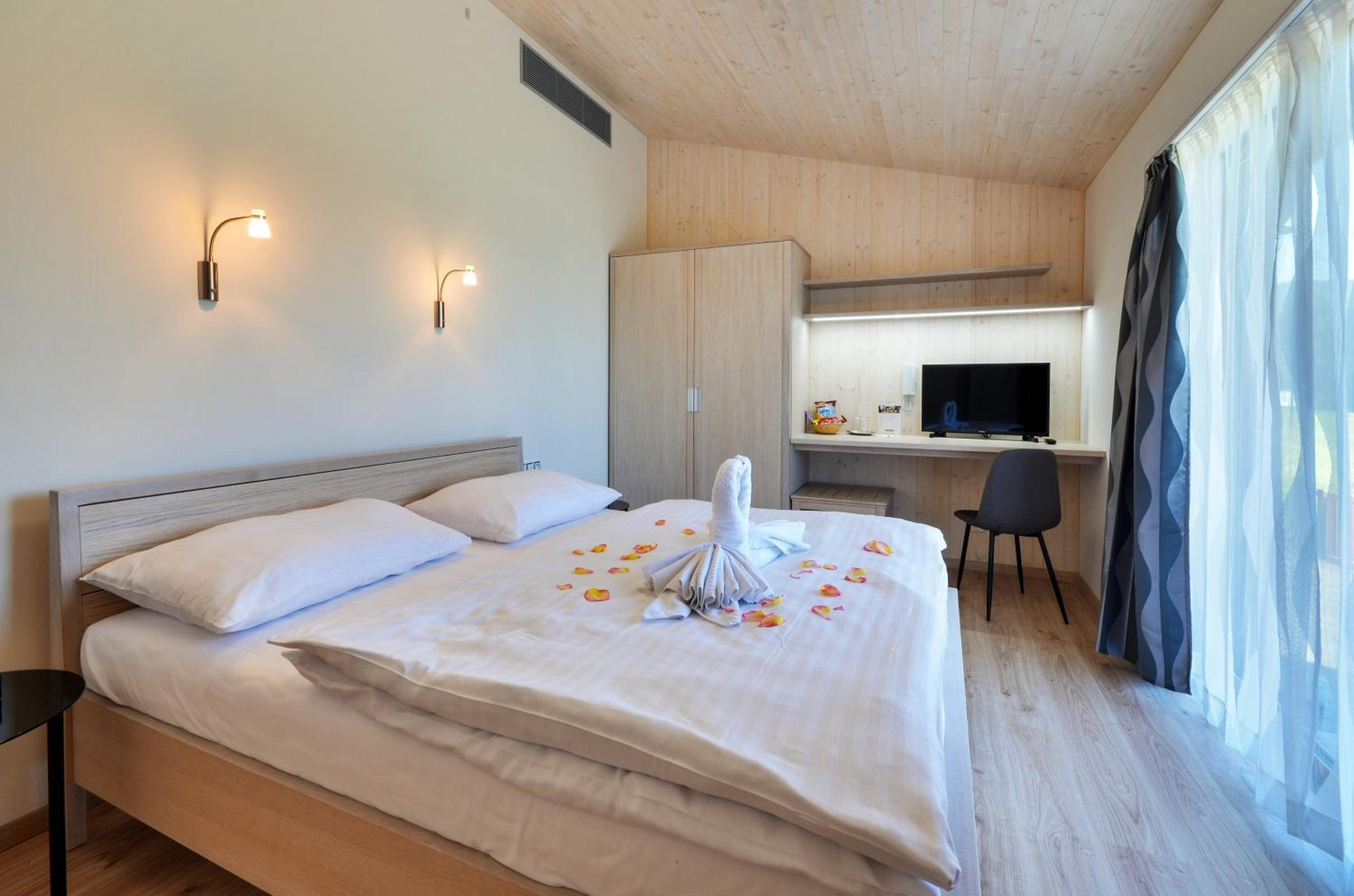 Superior Double Room - Photo 1