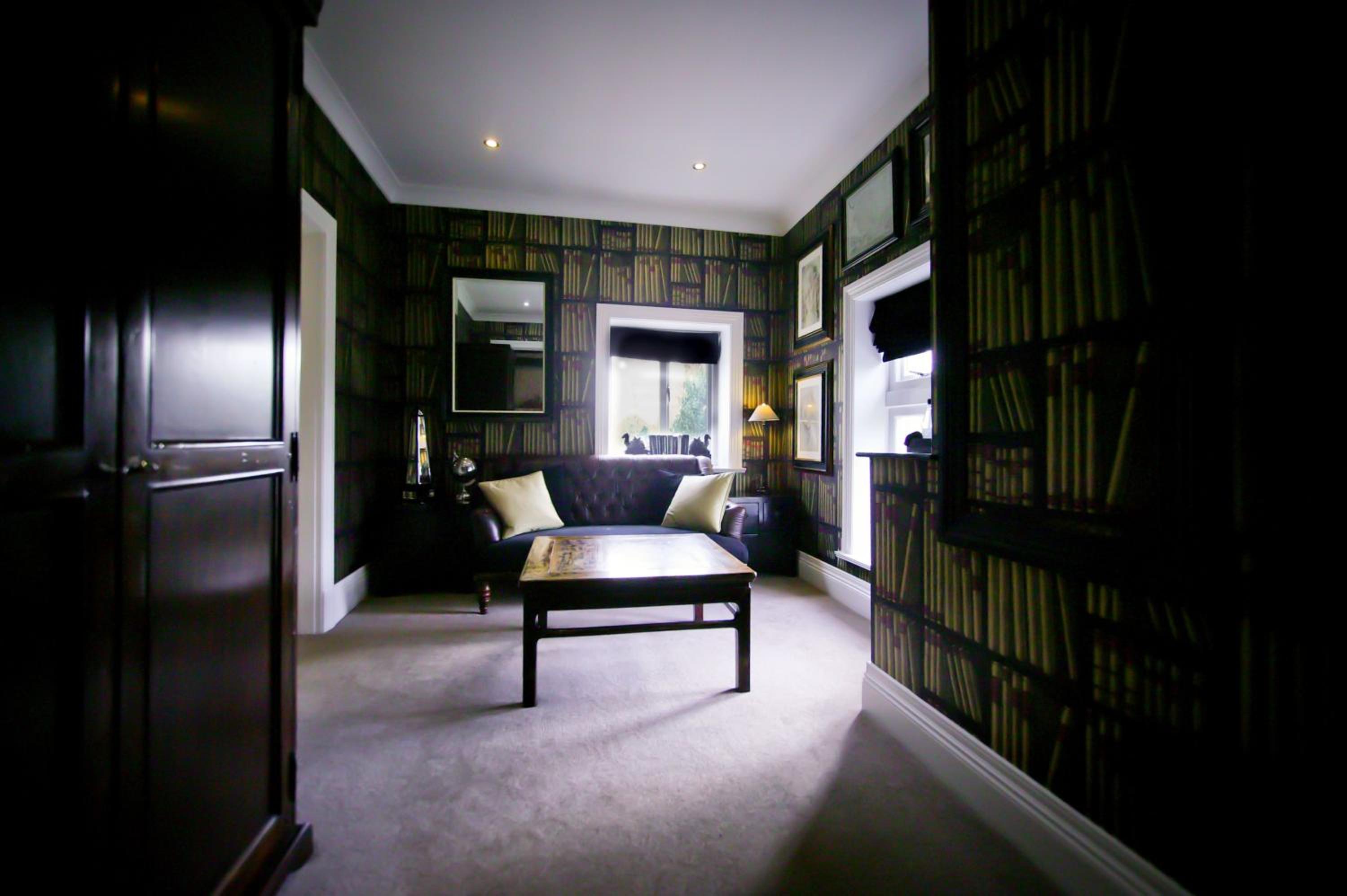 Executive Suite - Photo 1