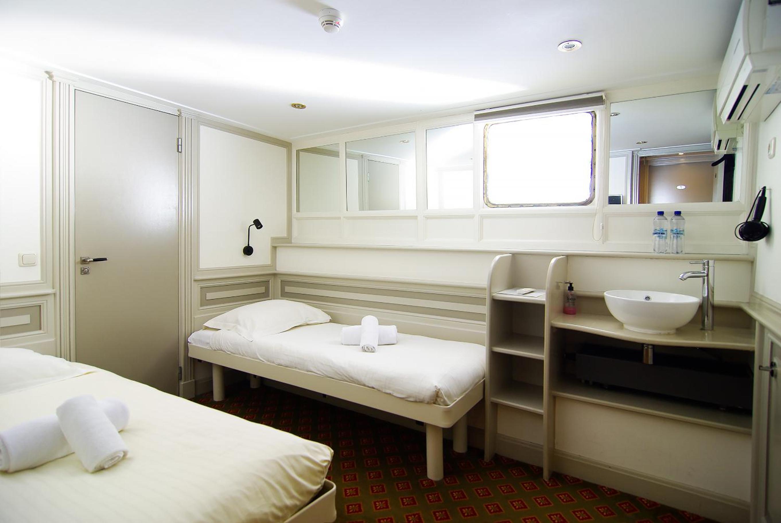 Double Room with Private Bathroom photo 2