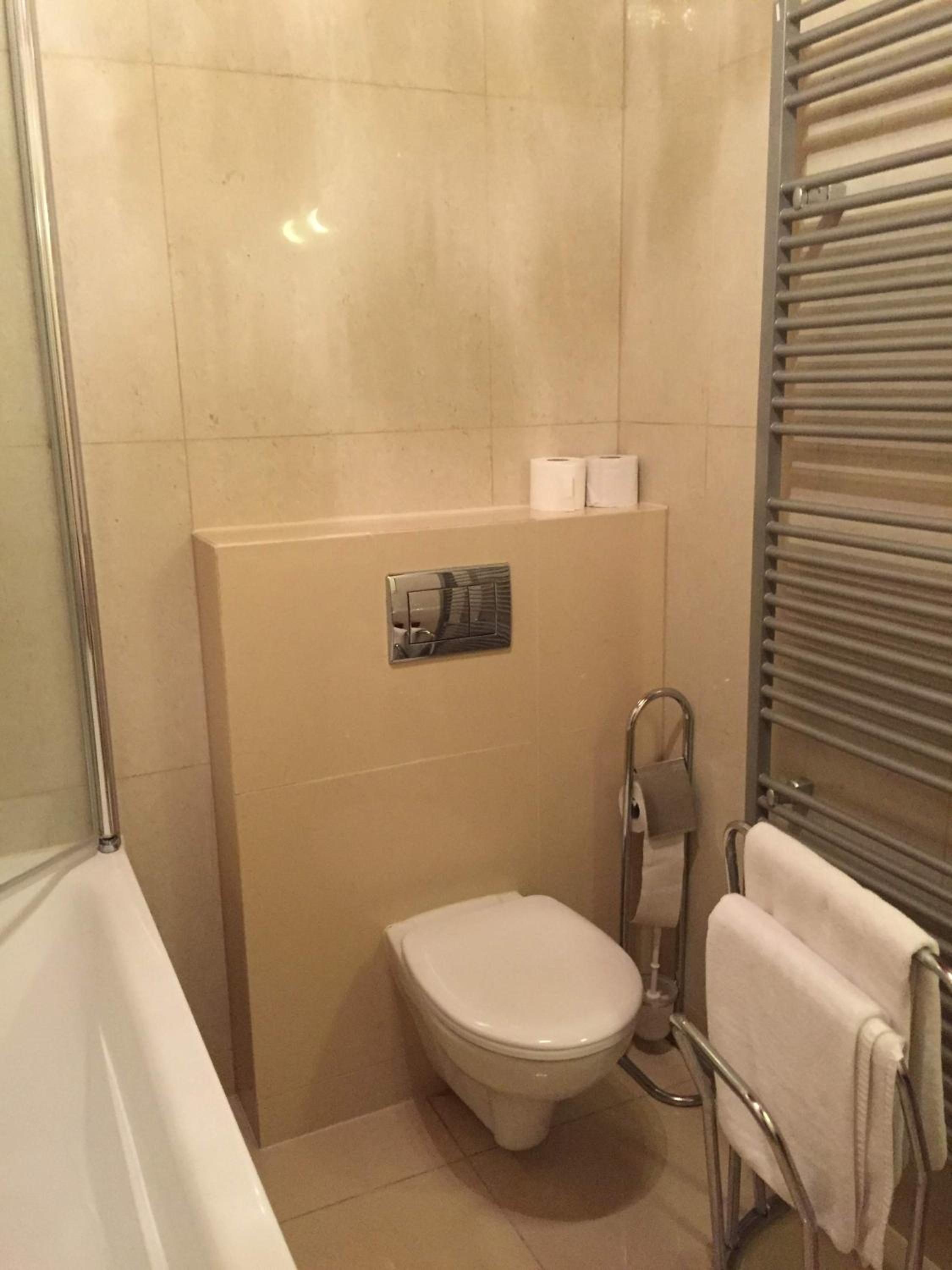Apartment - Photo 2